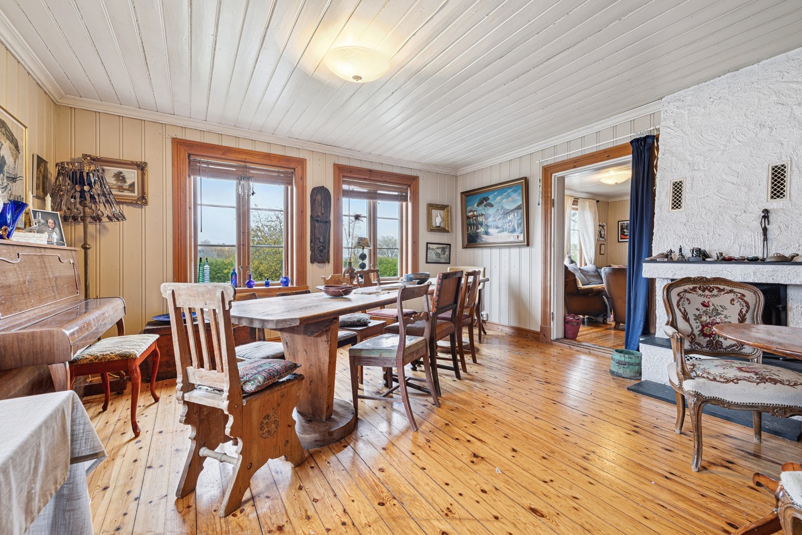 Stue og spisestue i bolighuset Galleribilde