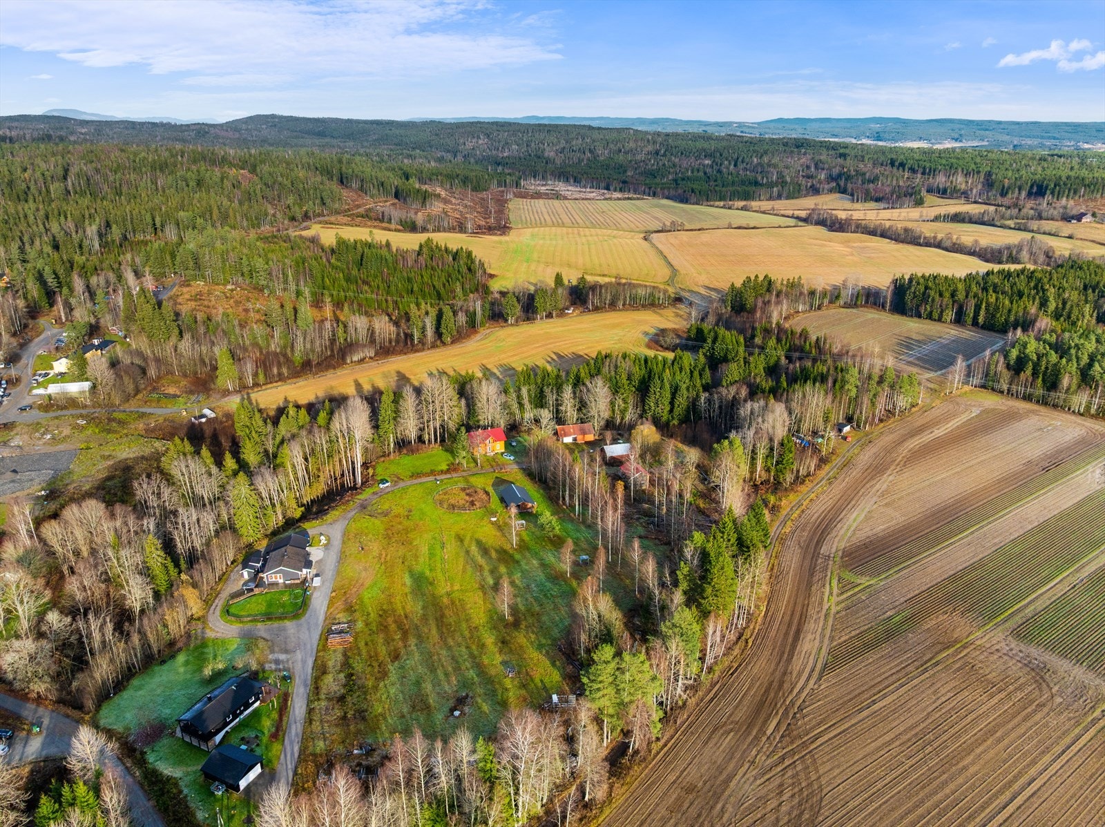 Tomten er på 30 296,3 kvm. Galleribilde