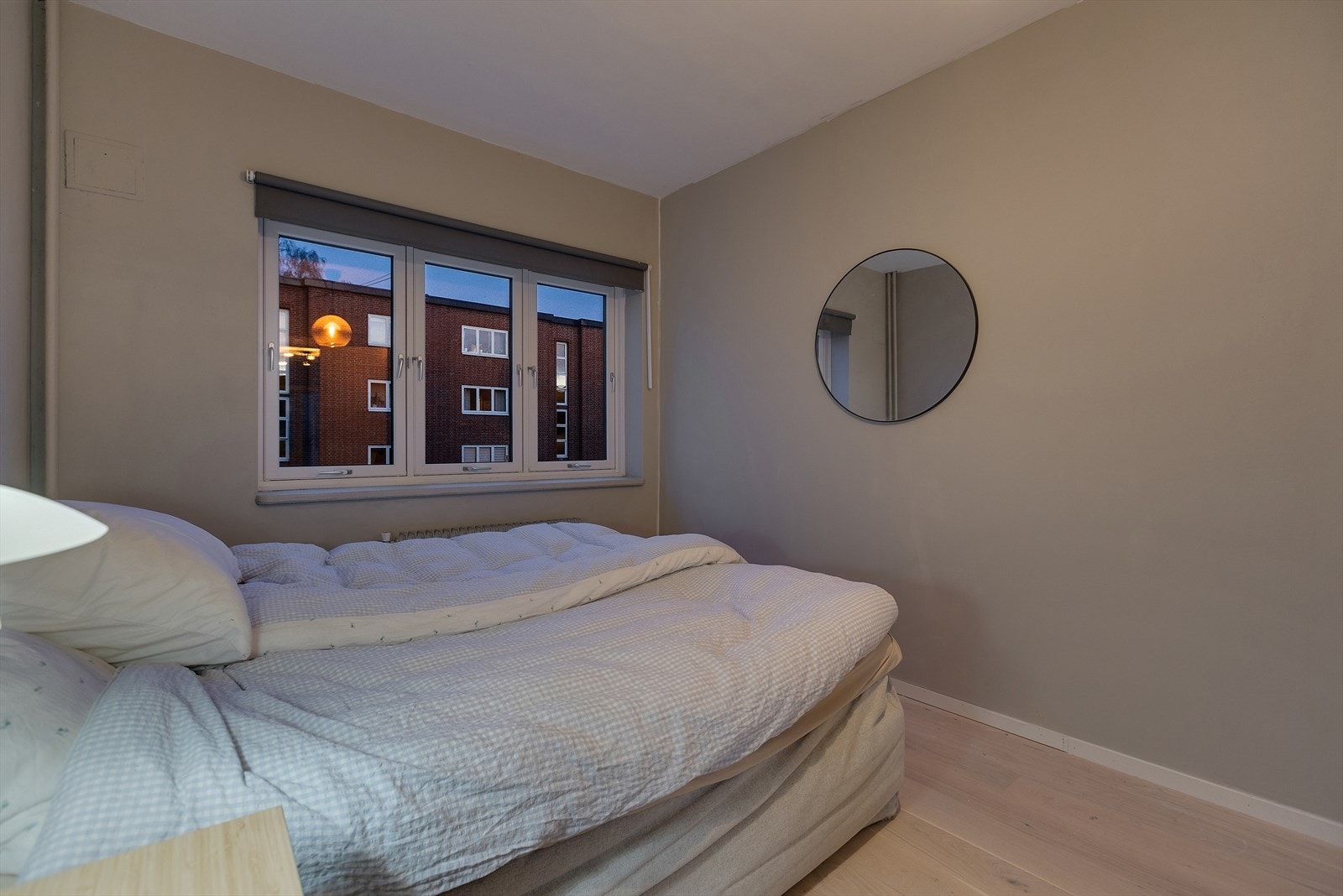 Store vindusflater sikrer godt med lys og luft. Galleribilde