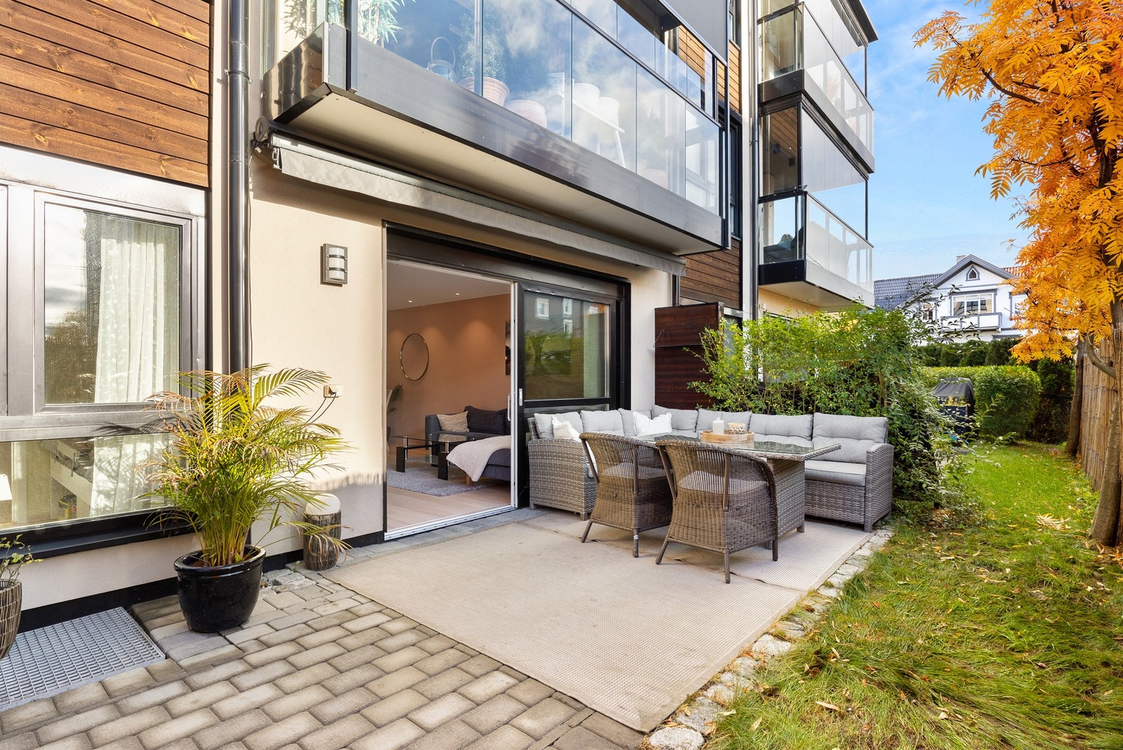 Terrasseplattingen er belagt med belegningsstein Galleribilde