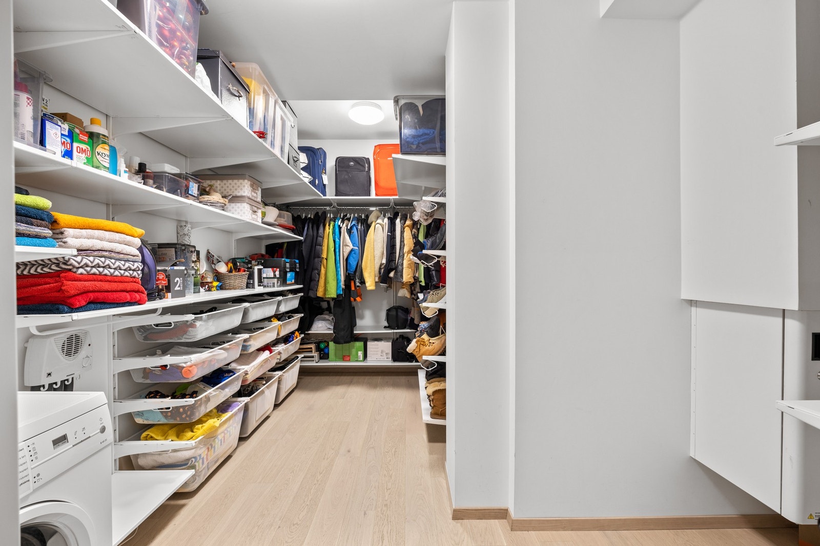 Romslig innvendig bod i kjeller Galleribilde