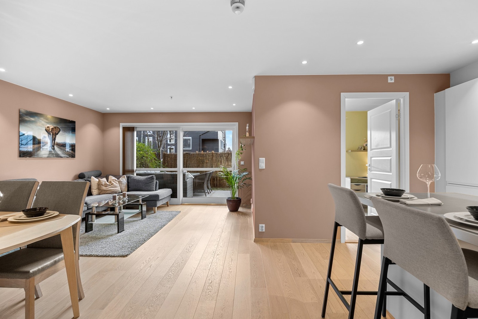 Leiligheten er stor og luftig med en praktisk planløsning Galleribilde