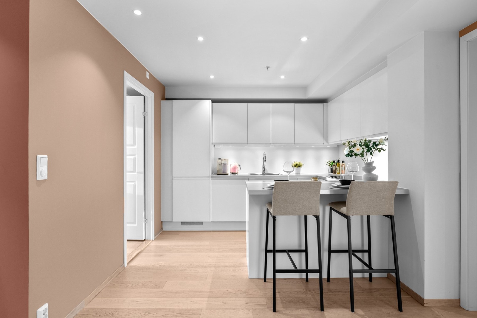 Delikat Sigdal kjøkken | Sosialt kjøkken med barløsning Galleribilde