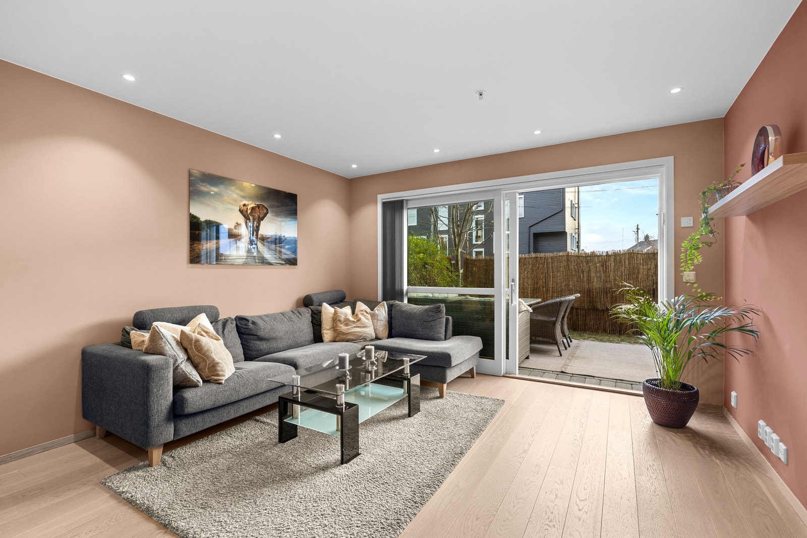 Naturlig plass for sofa og tv-møblement Galleribilde