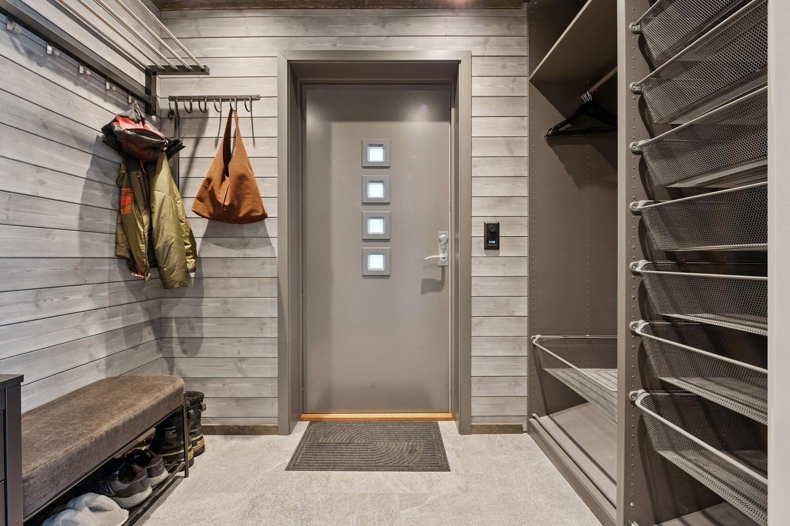 Entre med godt utnyttet lagringsplass. Galleribilde