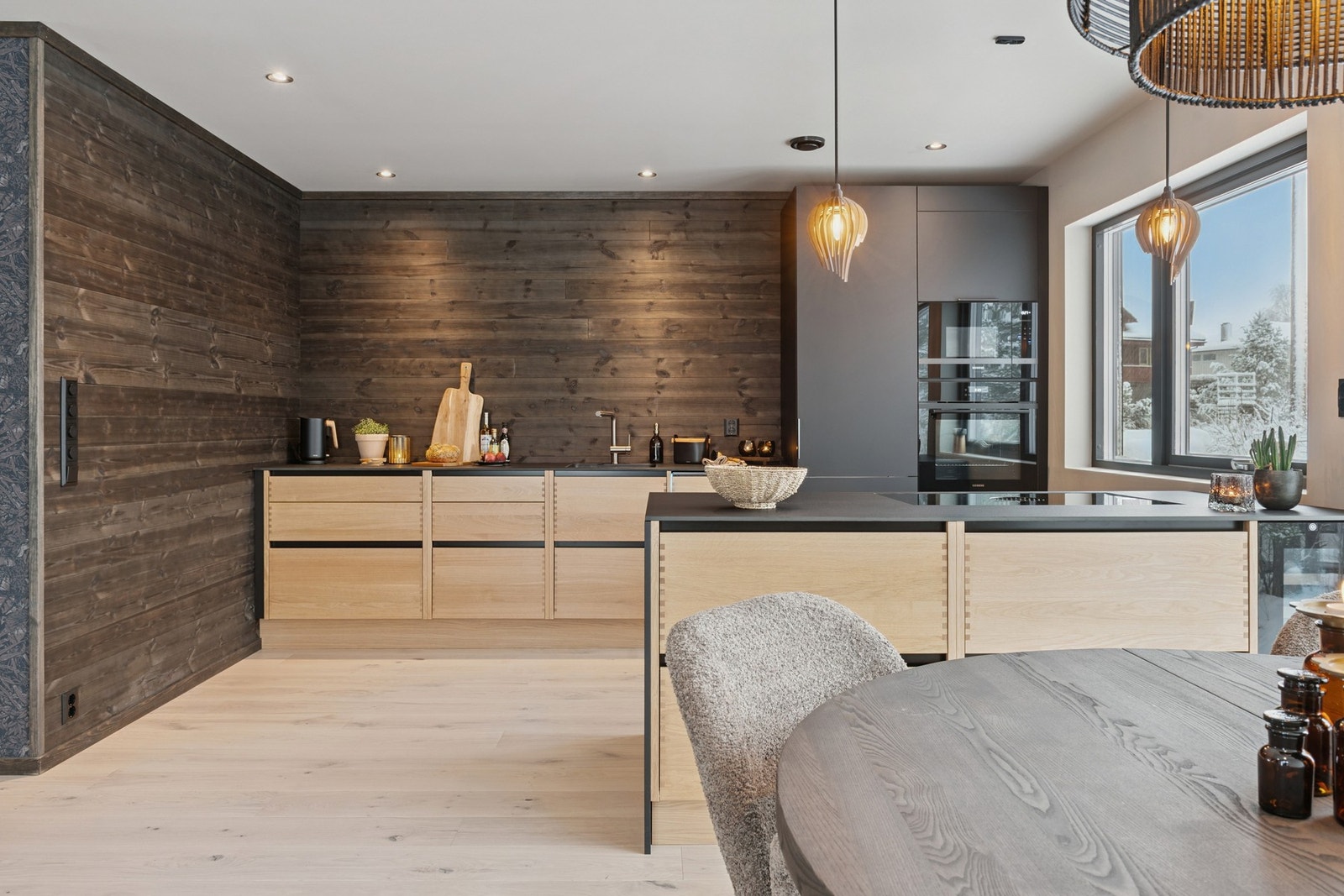 Integrert vinskap har 2 temperatursoner. Galleribilde