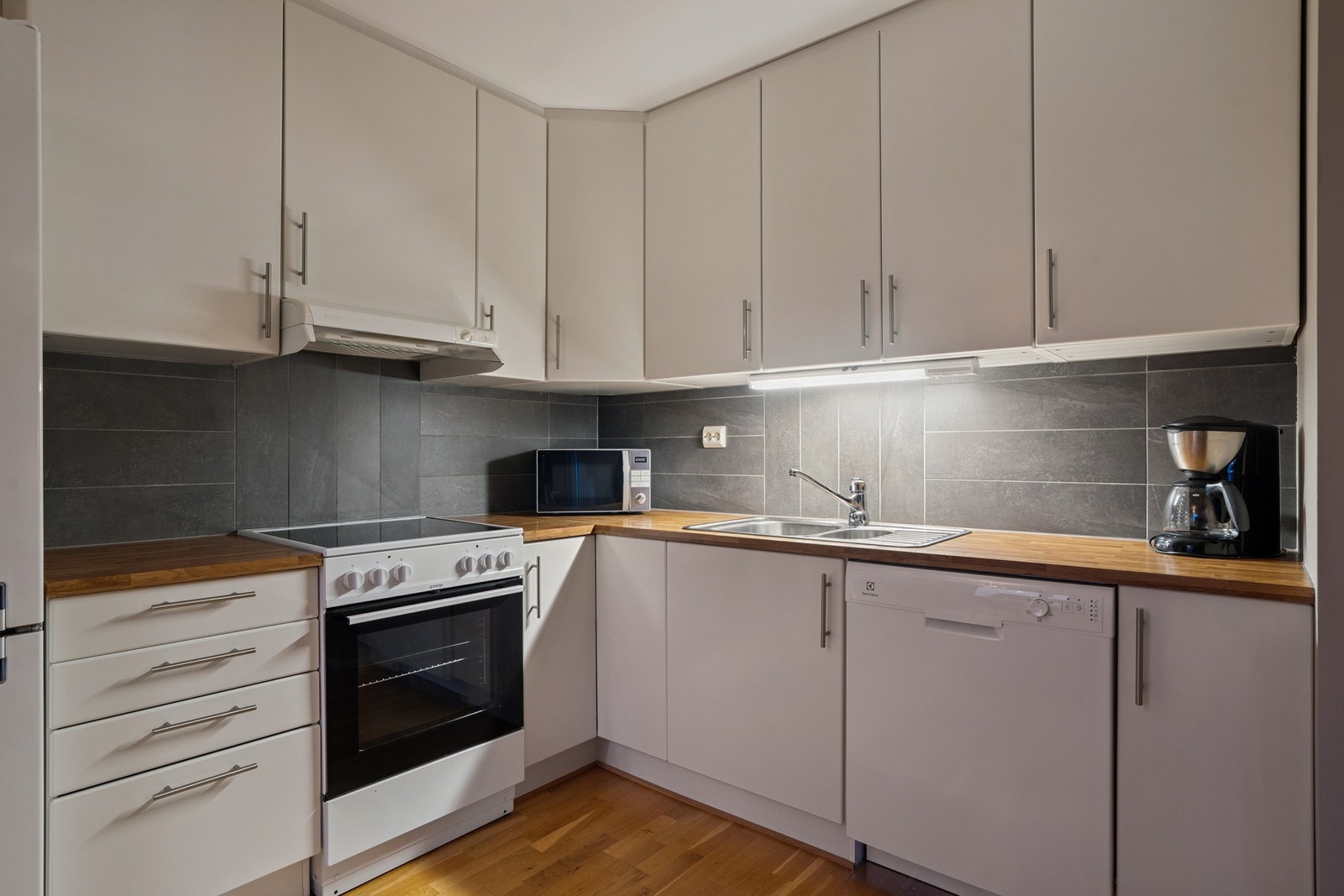 God skap- og benkeplass. Galleribilde