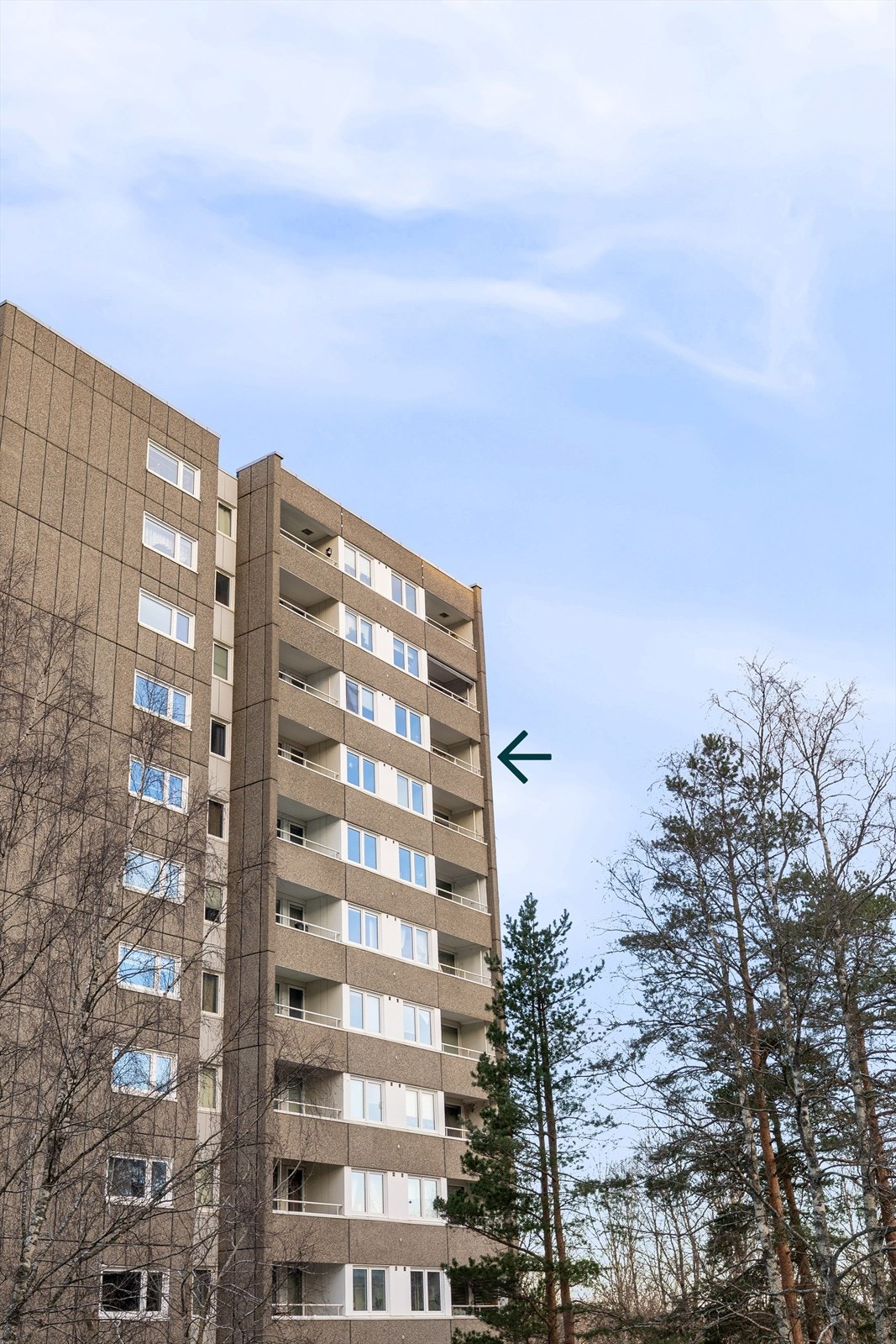 Leiligheten har en fin beliggenhet i byggets 10 etasje med enkel heisadkomst til leilighetsplan Galleribilde