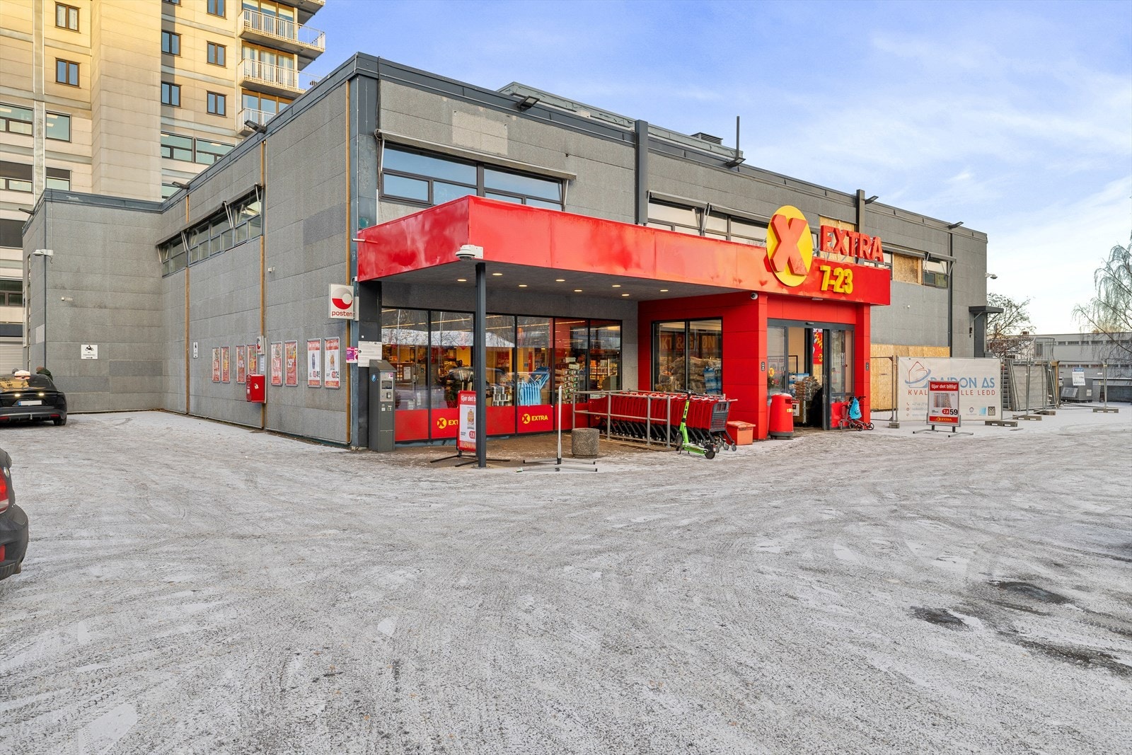 Hverdagen er svært praktisk med kort vei til både Haugerud Senter og Tveita Senter, som tilbyr et bredt utvalg av butikker, serveringssteder og servicetilbud Galleribilde