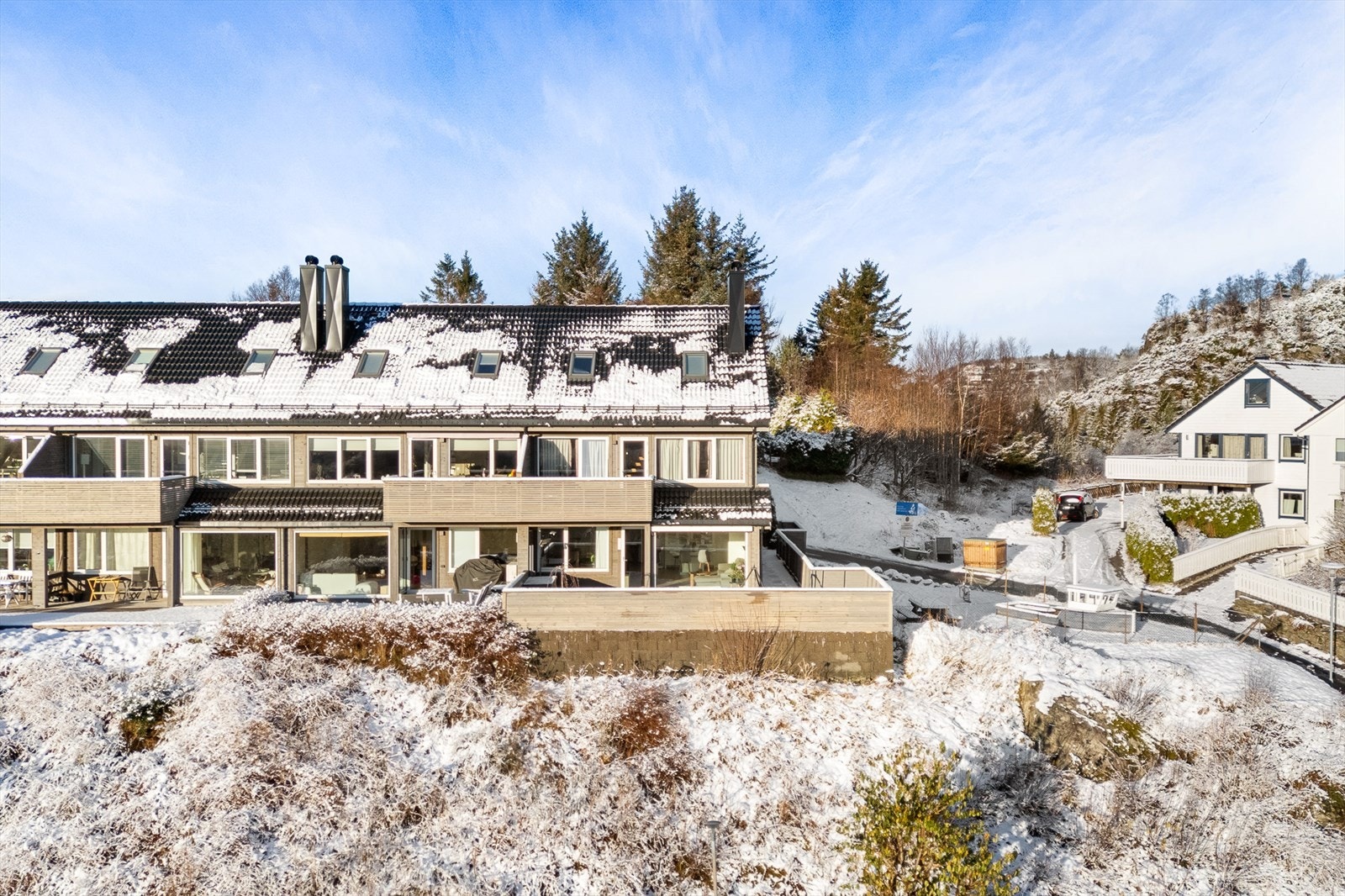 Leiligheten ligger perfekt til i enden av rekken og har desidert den største terrassen. Galleribilde