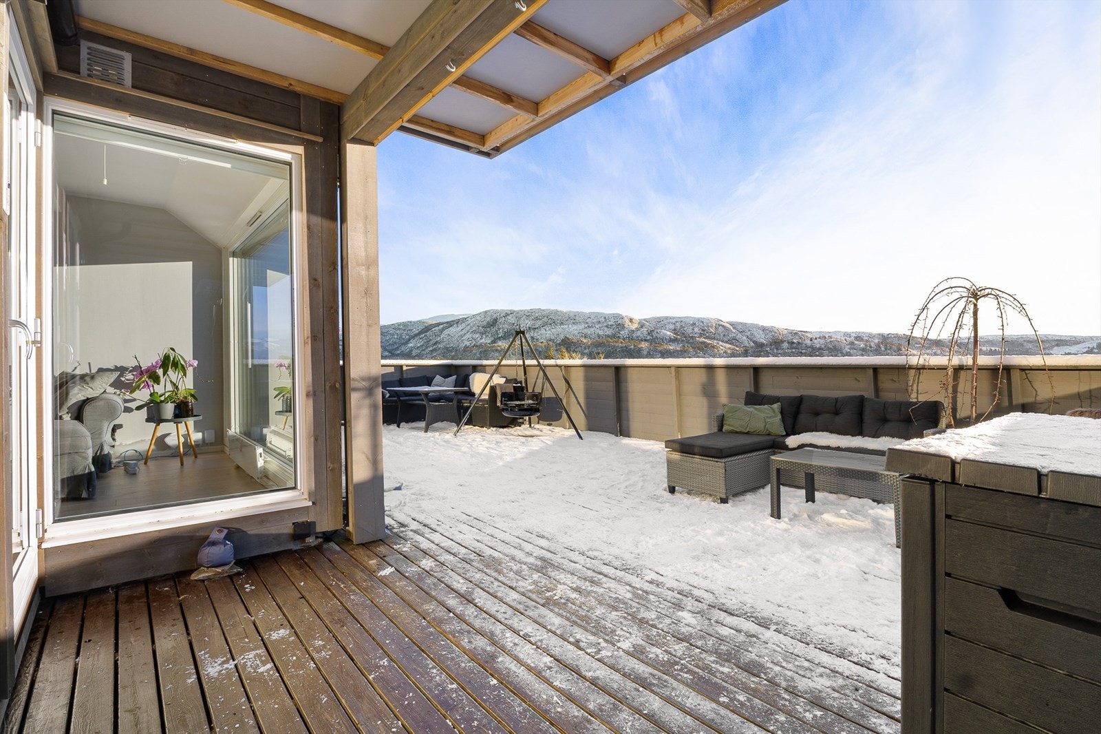 Terrassen er delvis overbygd, praktisk for Bergens været. Galleribilde