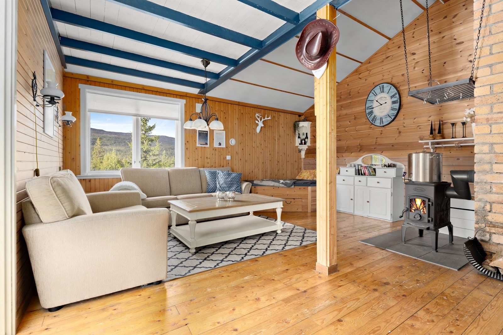 God takhøyde i stuen. Galleribilde