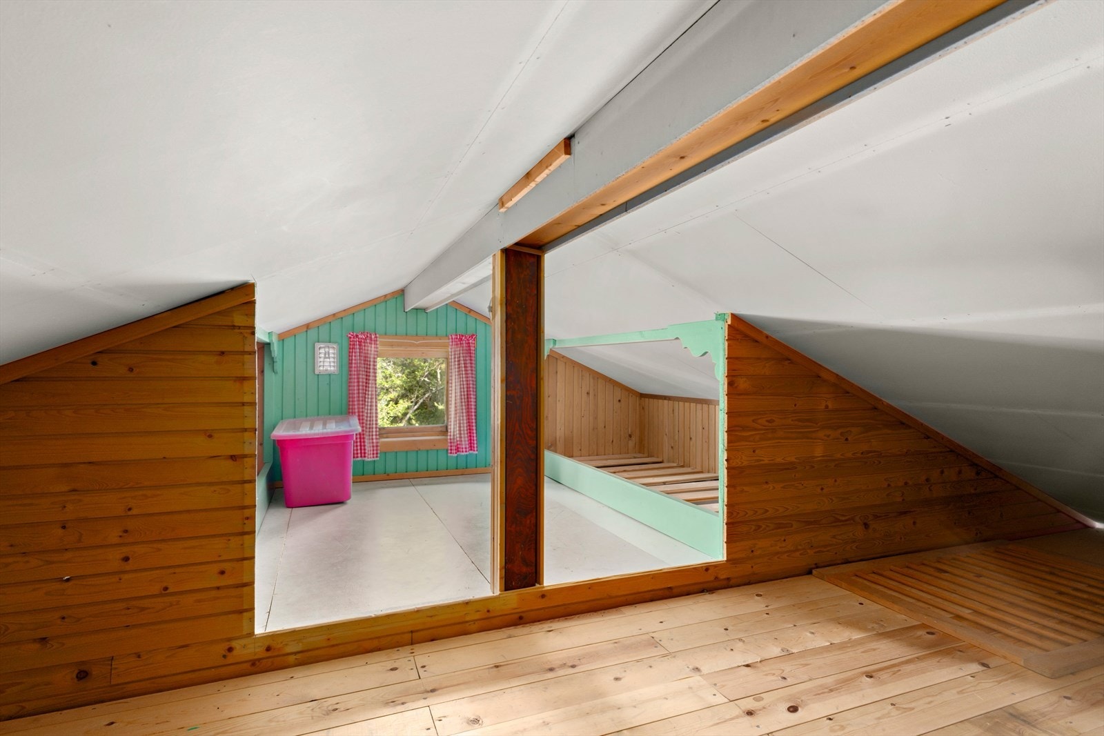 En av hemsene. Får du mye besøk kan noen innlosjeres her. Det er 2 hemser. Galleribilde