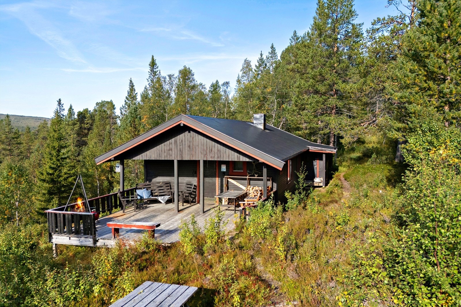 Åpent og fin utsikt mot Mofjellet i sør. Galleribilde