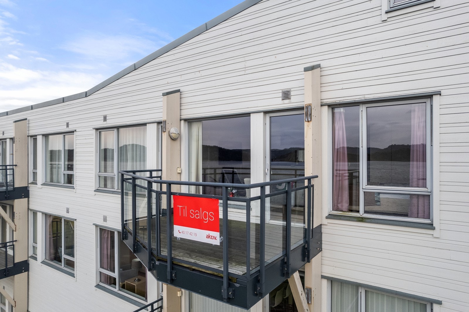 Her kan man finne roen, høre på bølgesus og nyte kaffekoppen i morgensolen. Galleribilde