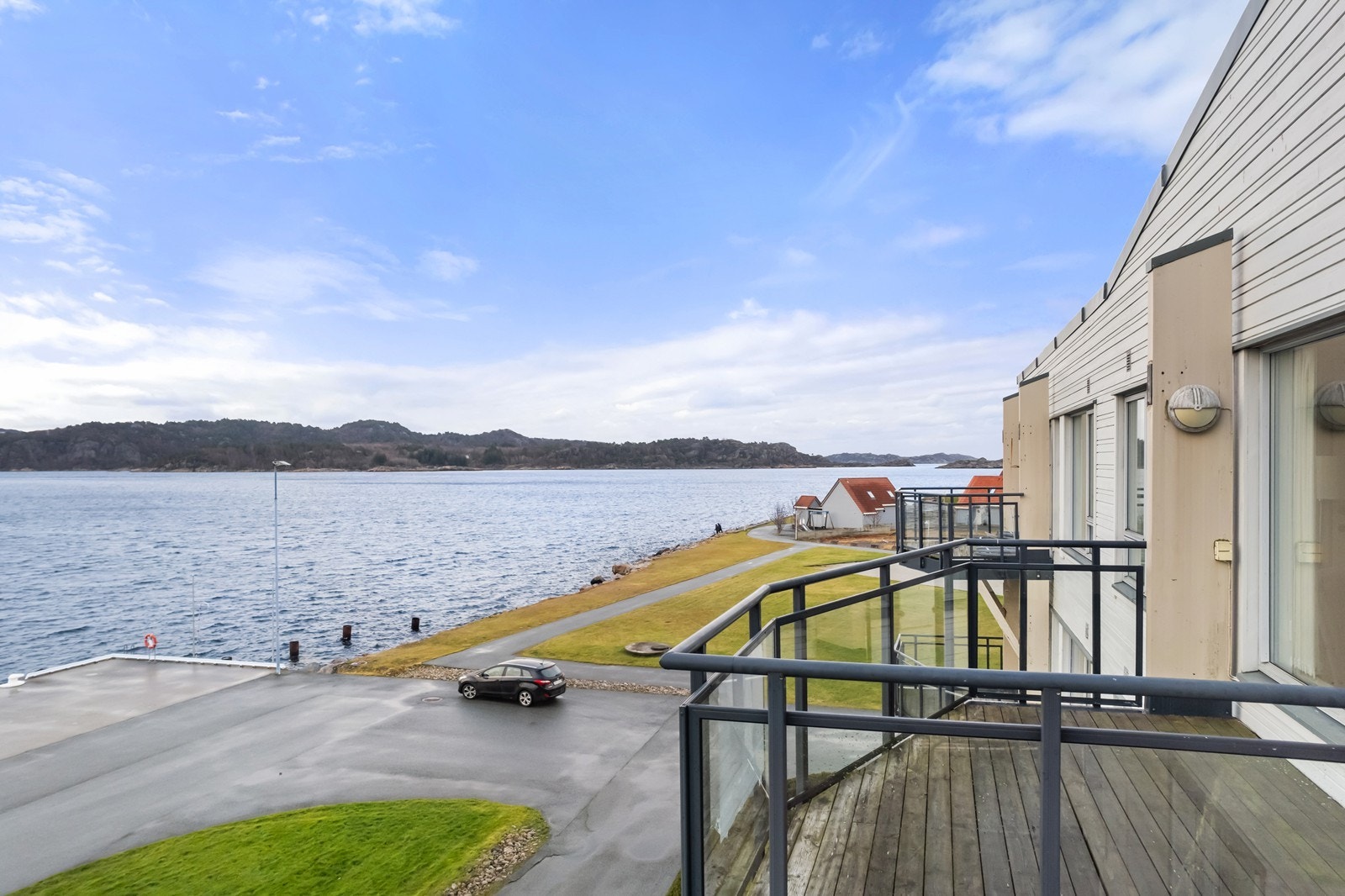 Nydelig utsikt utover sjøen fra leiligheten. Galleribilde