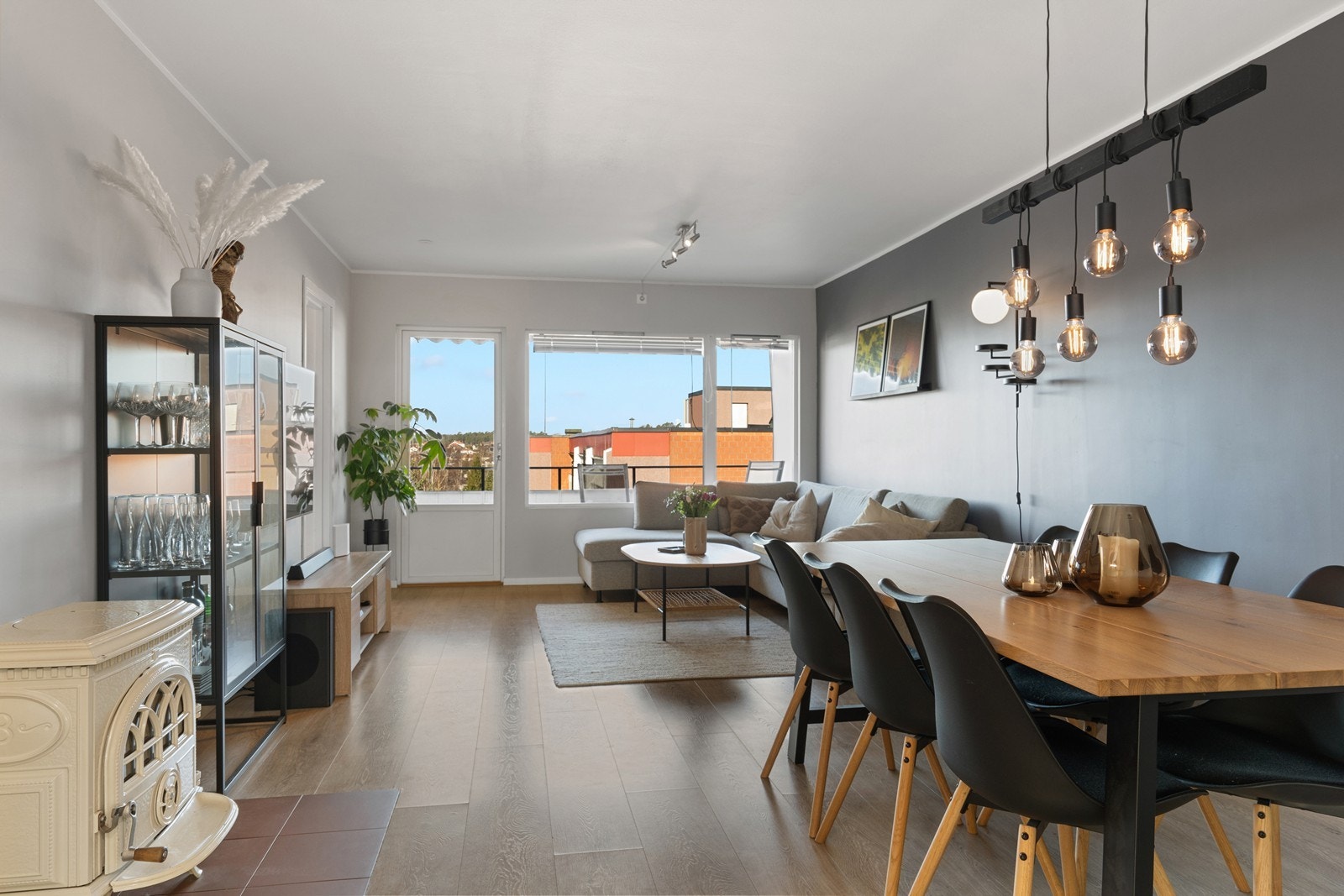 Avstanden til byens torg og gågate er ca. 500 meter Galleribilde