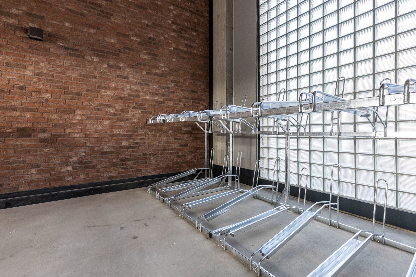 Felles sykkelparkering. Galleribilde