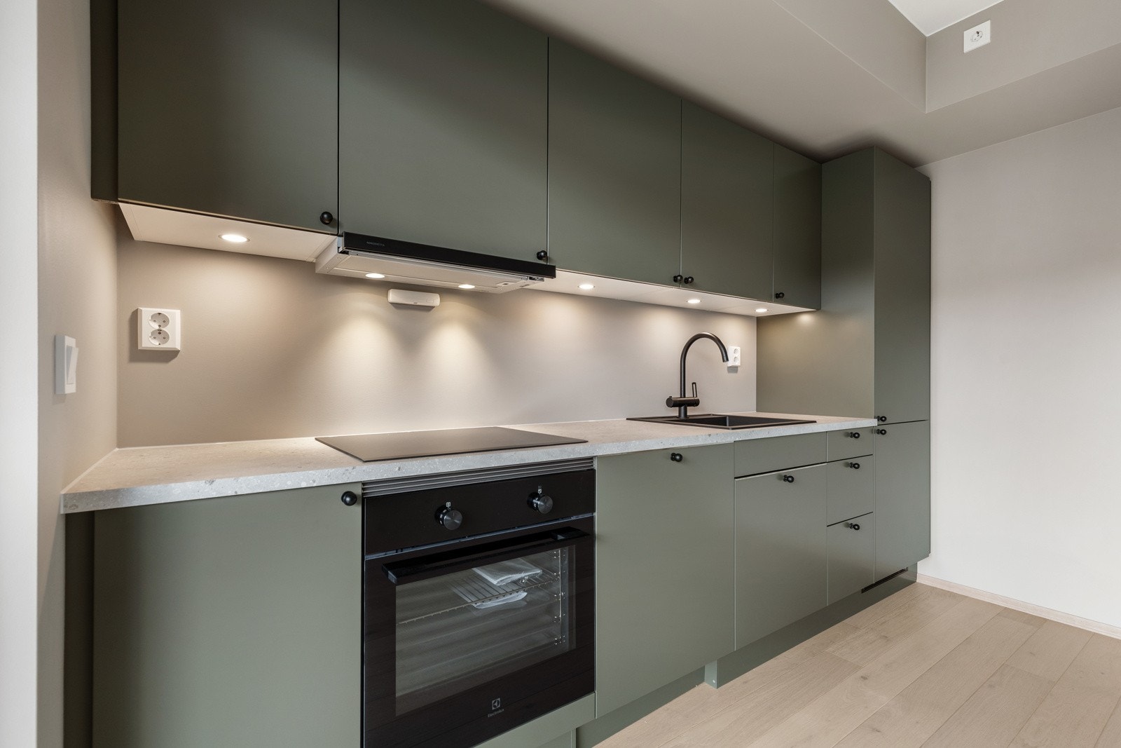 Innredningen er fra Sigdal med fronter i fargen Mose NCS S7005 G80Y. Galleribilde