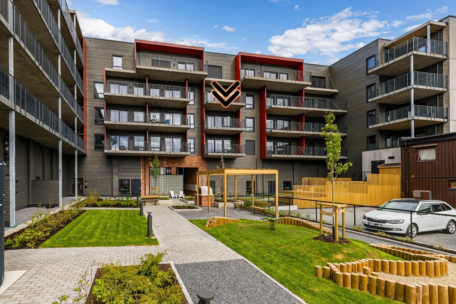 Leiligheten ligger i tredje etasje og vender ut mot atrium. Galleribilde