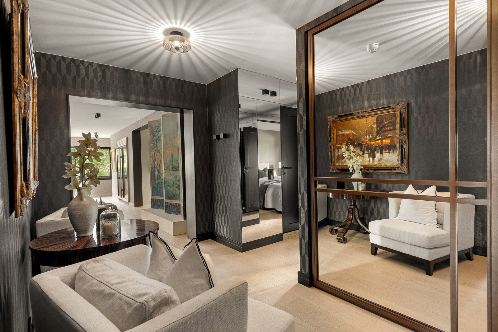 Gulvvarme og downlights understreker kvaliteten.