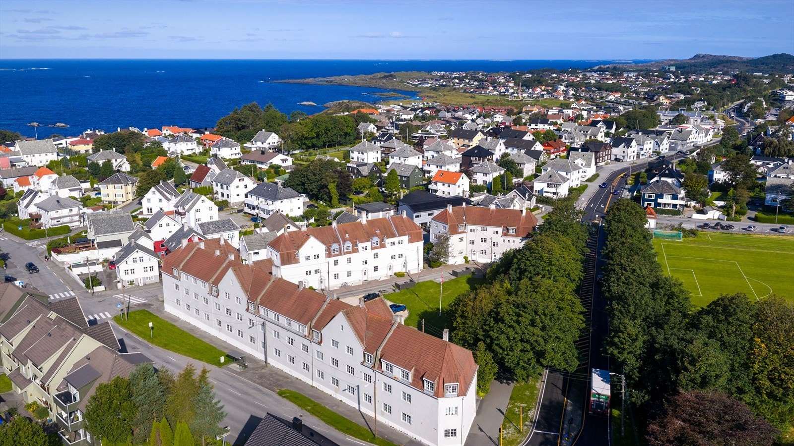 Velkommen til Karmsundgata 316 - En praktisk og moderne 3-roms endeleilighet med sentral og attraktiv beliggenhet på Hauge. Galleribilde