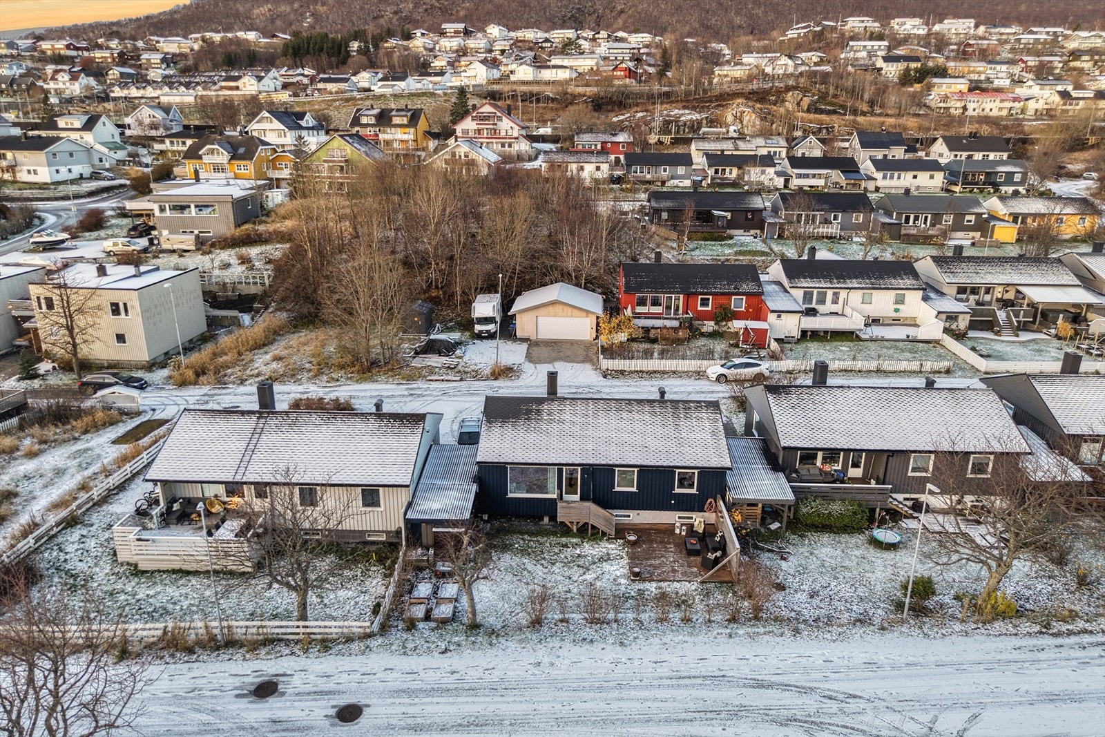 Her bor du i et veletablert og barnevennlig område. Kort vei til skole, barnehage og dagligvare. Galleribilde