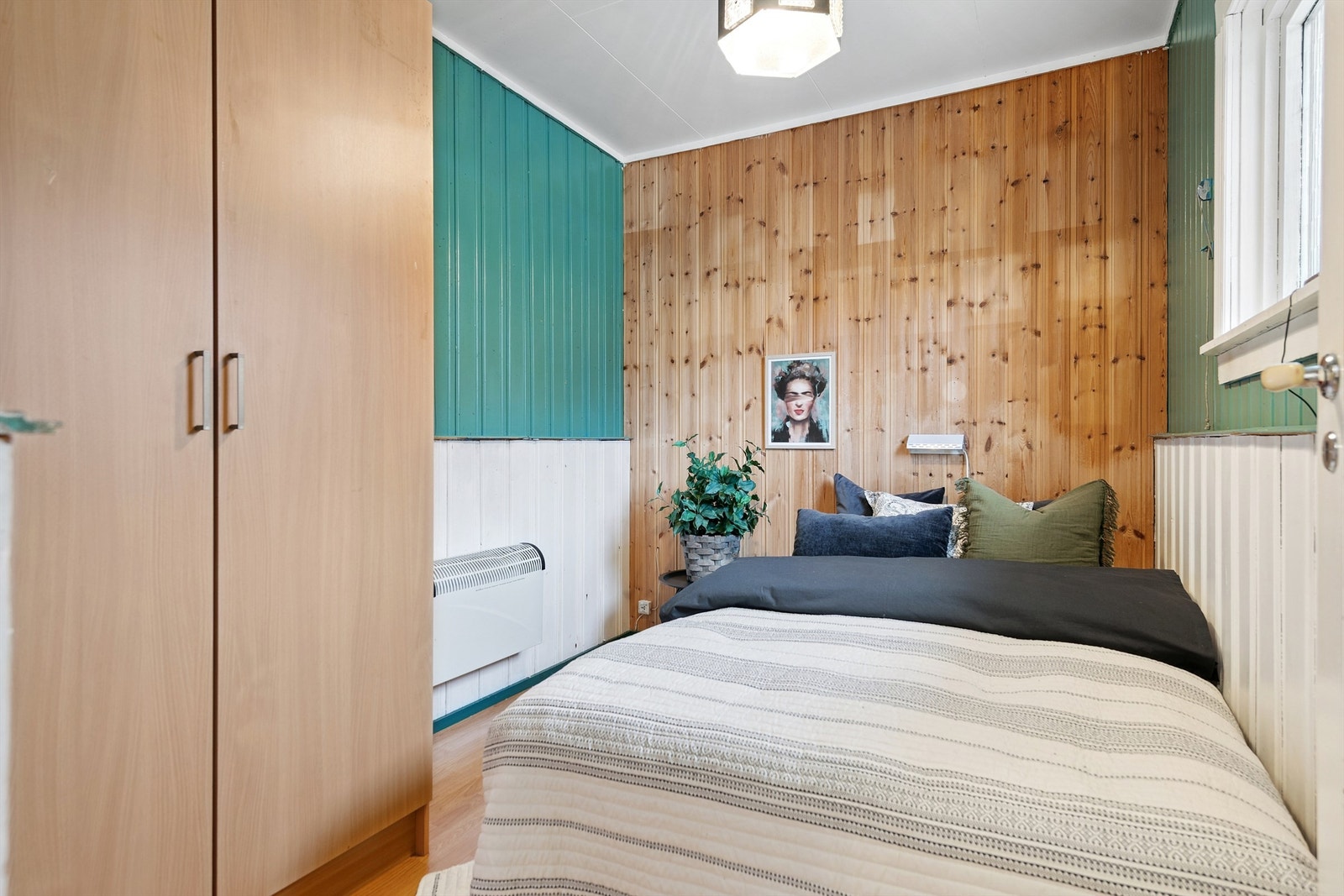 Boligens andre soverom er av god størrelse. Galleribilde