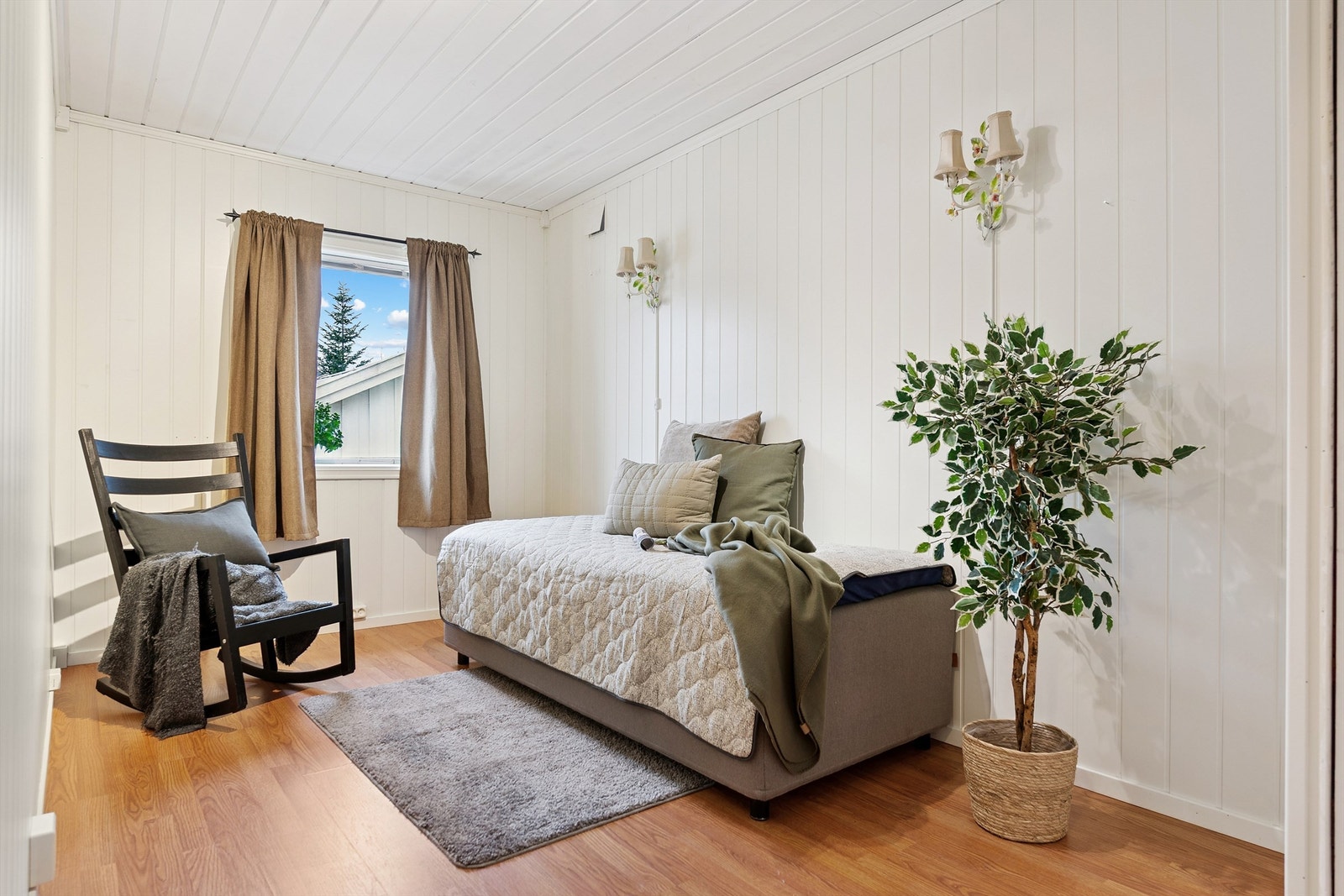 Også dette soverommet har en praktisk størrelse og flere bruksmuligheter. Galleribilde