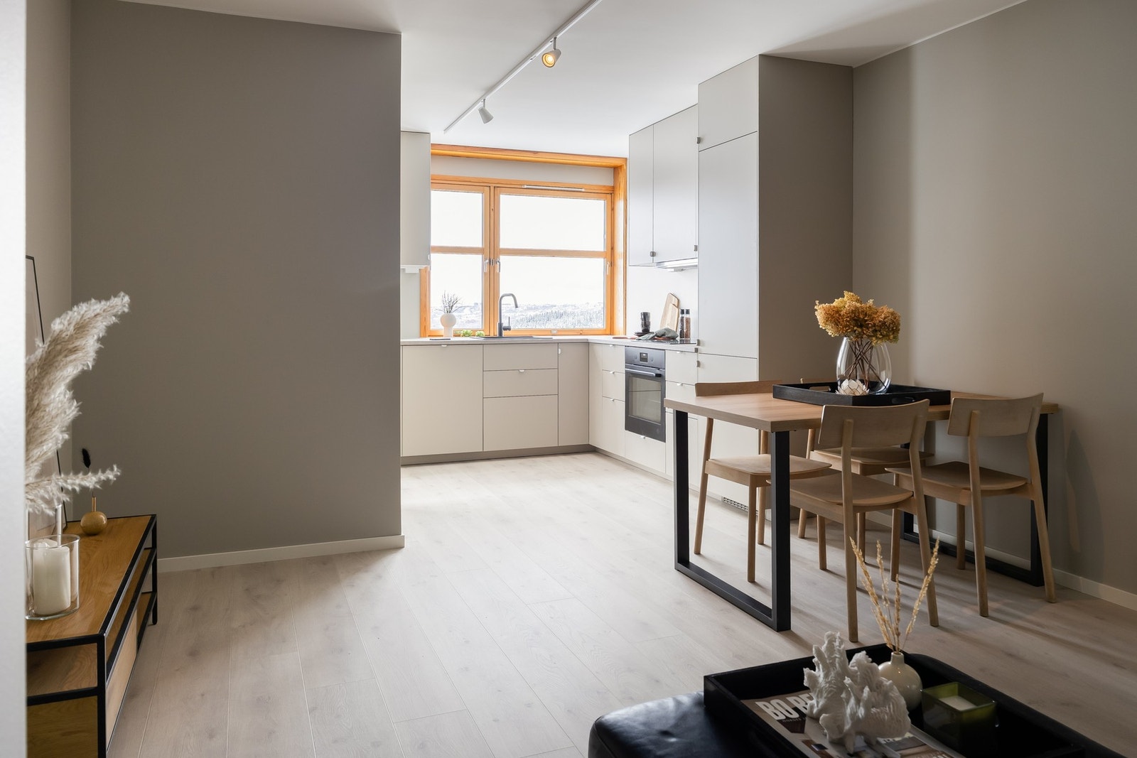 Leiligheten er gjennomgående med materialer av god kvalitet. Galleribilde