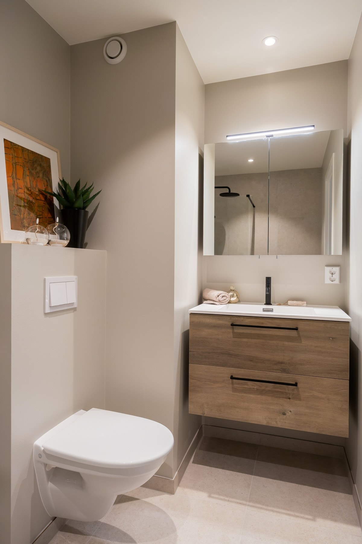 Delikat baderom som ble totalrenovert av fagfolk i 2025 Galleribilde