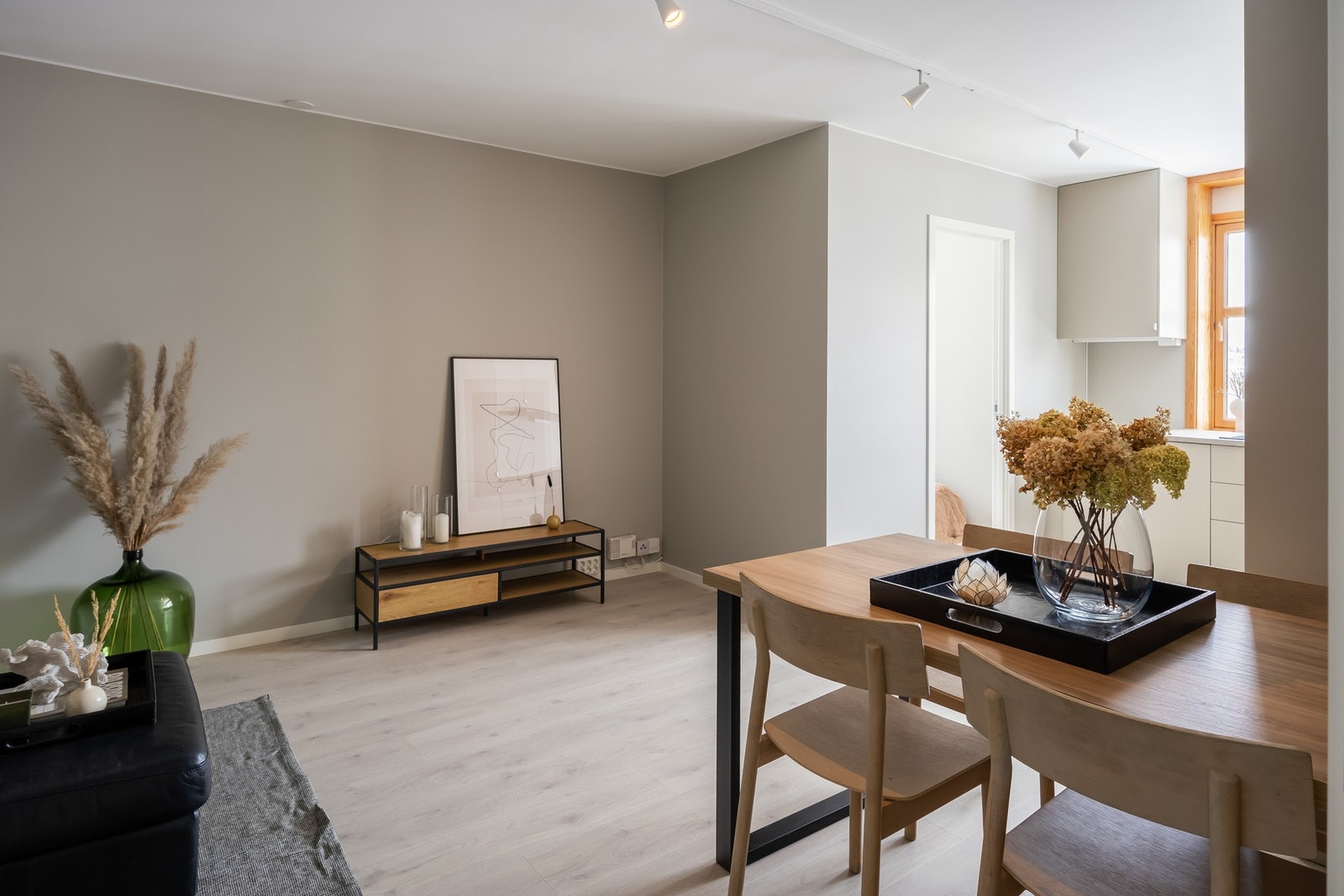 Lekker 4-roms leilighet med optimale sol- og utsiktsforhold Galleribilde