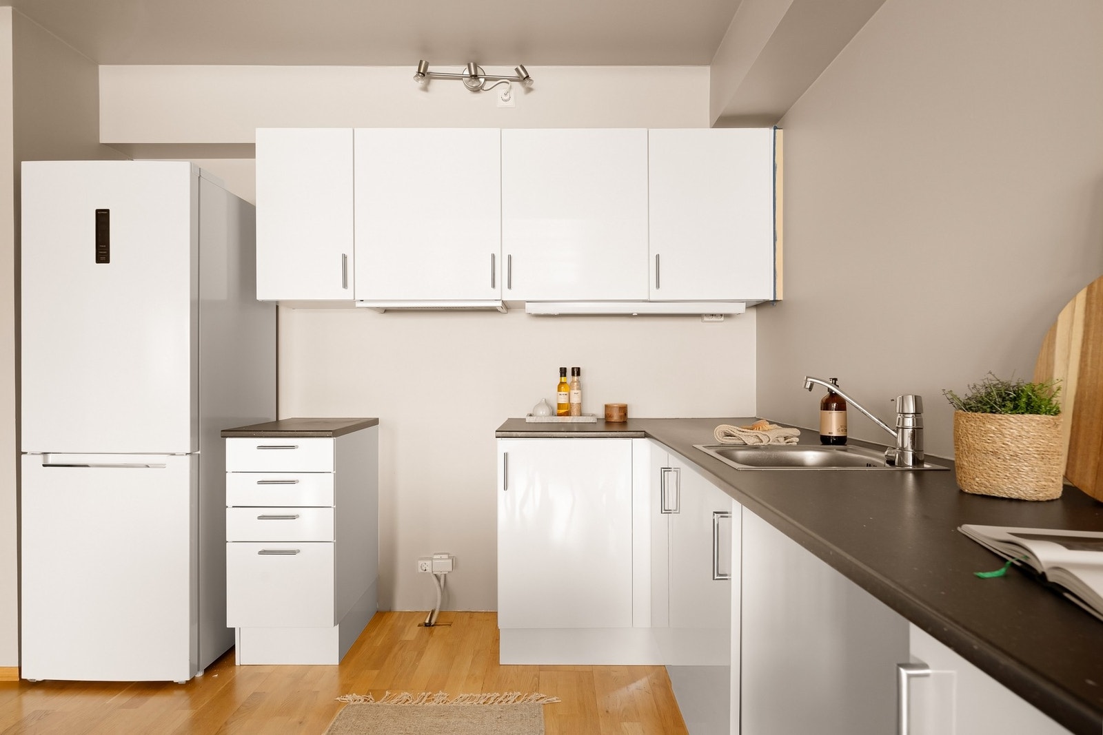 Kjøleskap følger med kjøpet av leiligheten Galleribilde