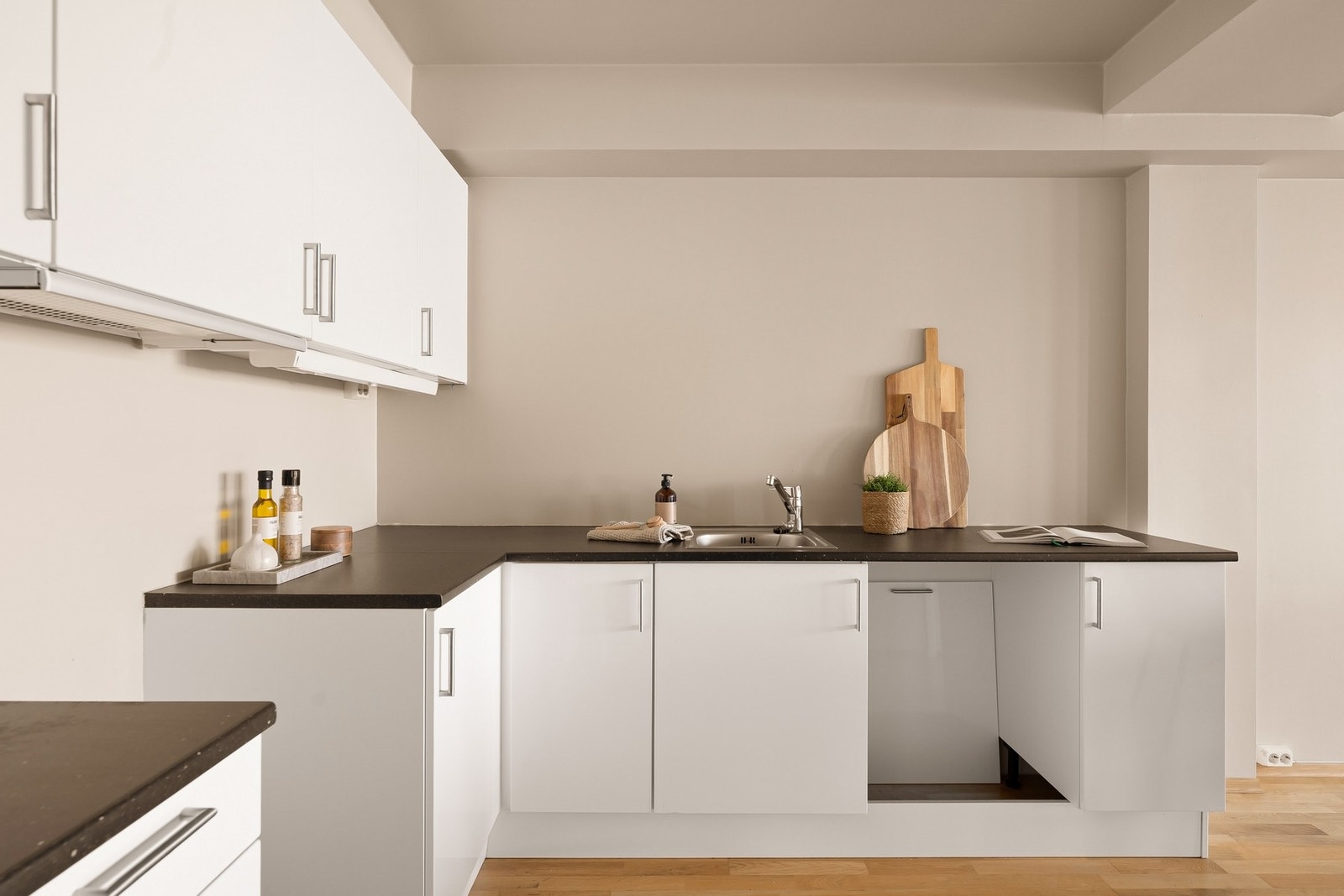 Tidløst og funksjonelt kjøkken Galleribilde