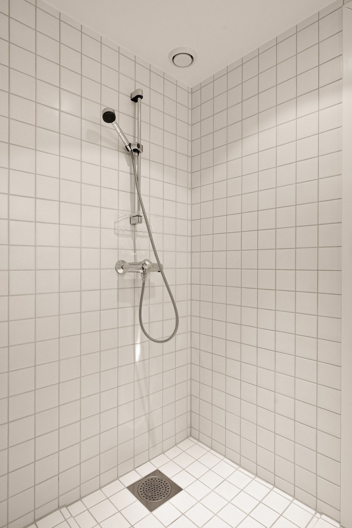 Enkel og praktisk dusjsone som gir en behagelig start på dagen Galleribilde