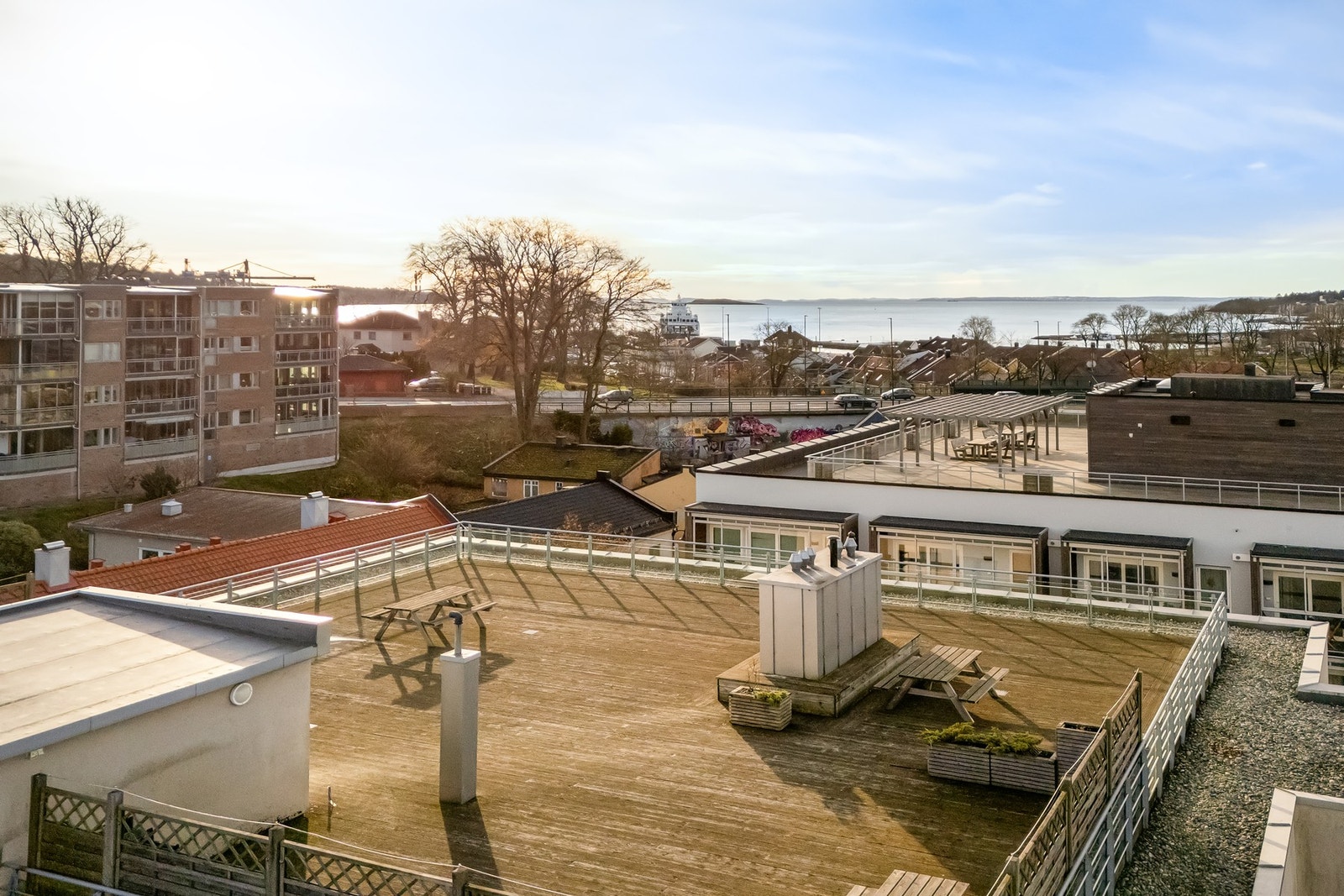 Flott felles takterrasse som alle beboere kan benytte seg av Galleribilde