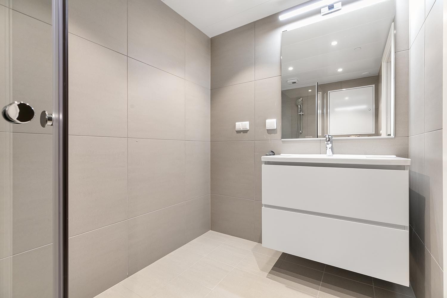 Bad med opplegg til vaskemaskin Galleribilde