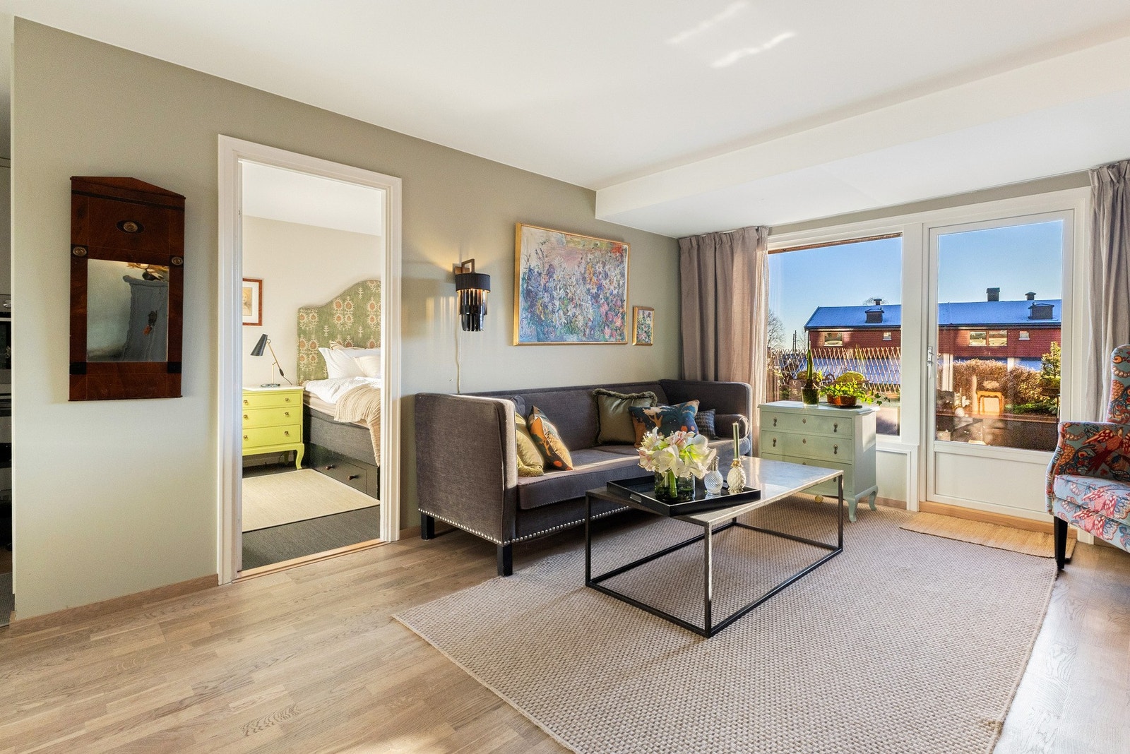 Fra stuen er det utgang til en sydvendt balkong på 12 kvm. Galleribilde