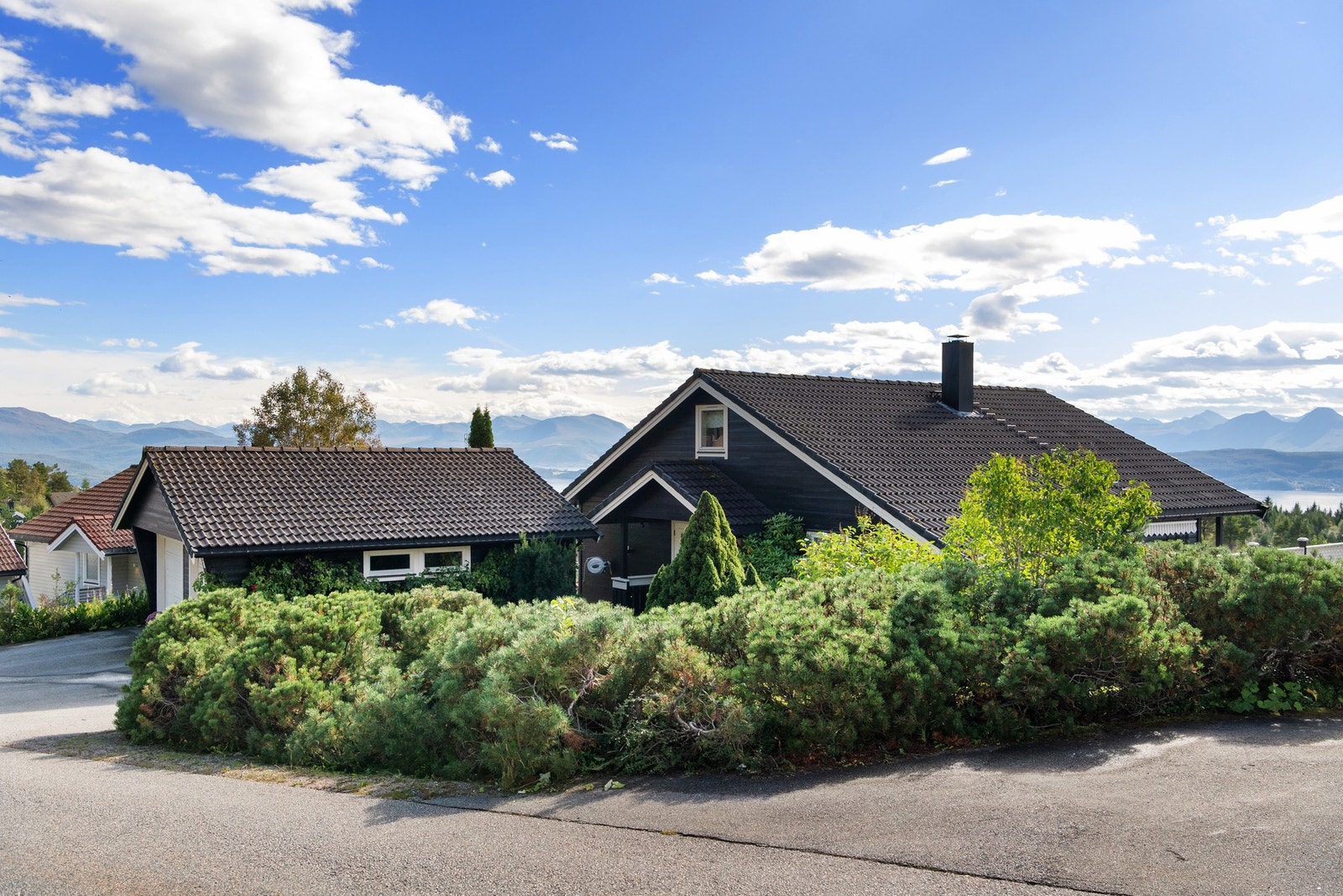 Boligen ligger i blindgate i et etablert og rolig område Galleribilde