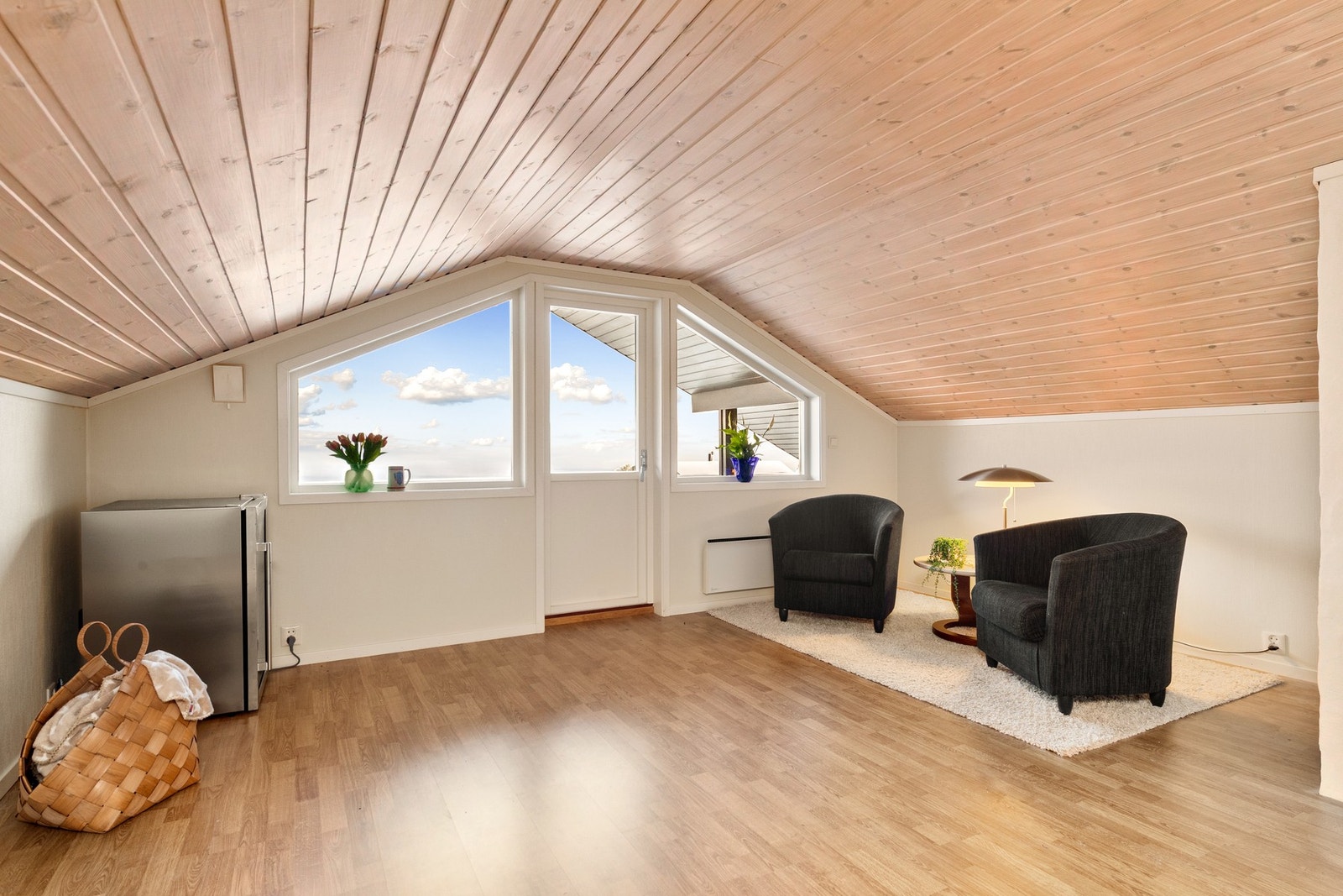 Loftstue med utgang til balkong Galleribilde