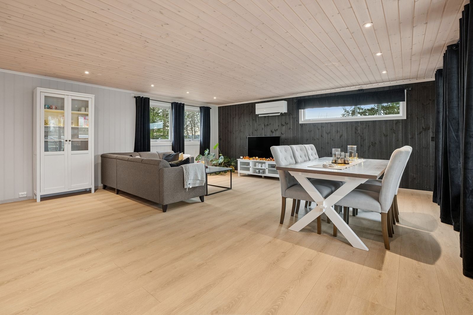 Luft til luft varmepumpe er plassert i stuen, som gir effektiv oppvarming (kilde: tilstandsrapport). Galleribilde