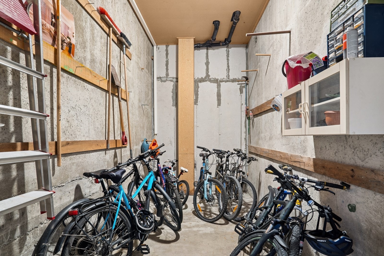 Sykkelparkering i bodområde gjør det enkelt å oppbevare sykler trygt. Galleribilde