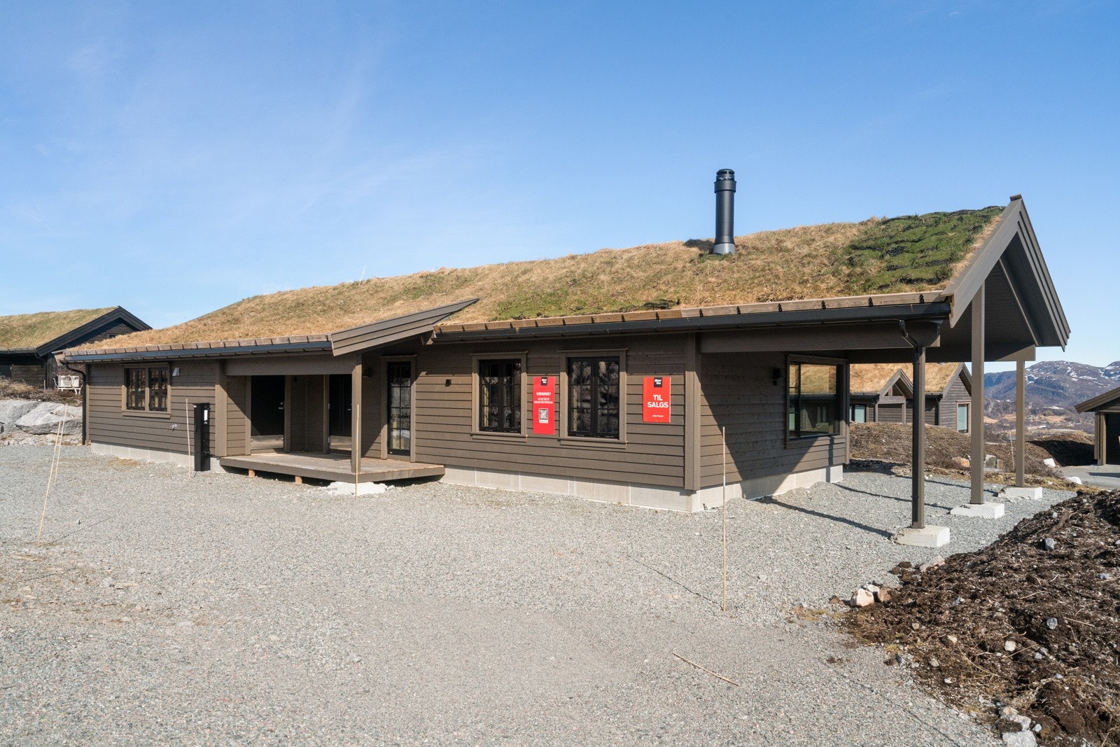 Solrik beliggenhet innerst i blindvei. ca 20 meter til skispor. Galleribilde