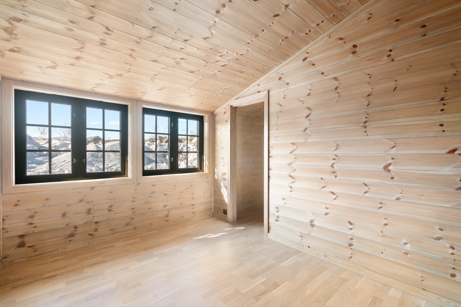 Hovedsoverom med egen walk-in og privat bad. Galleribilde