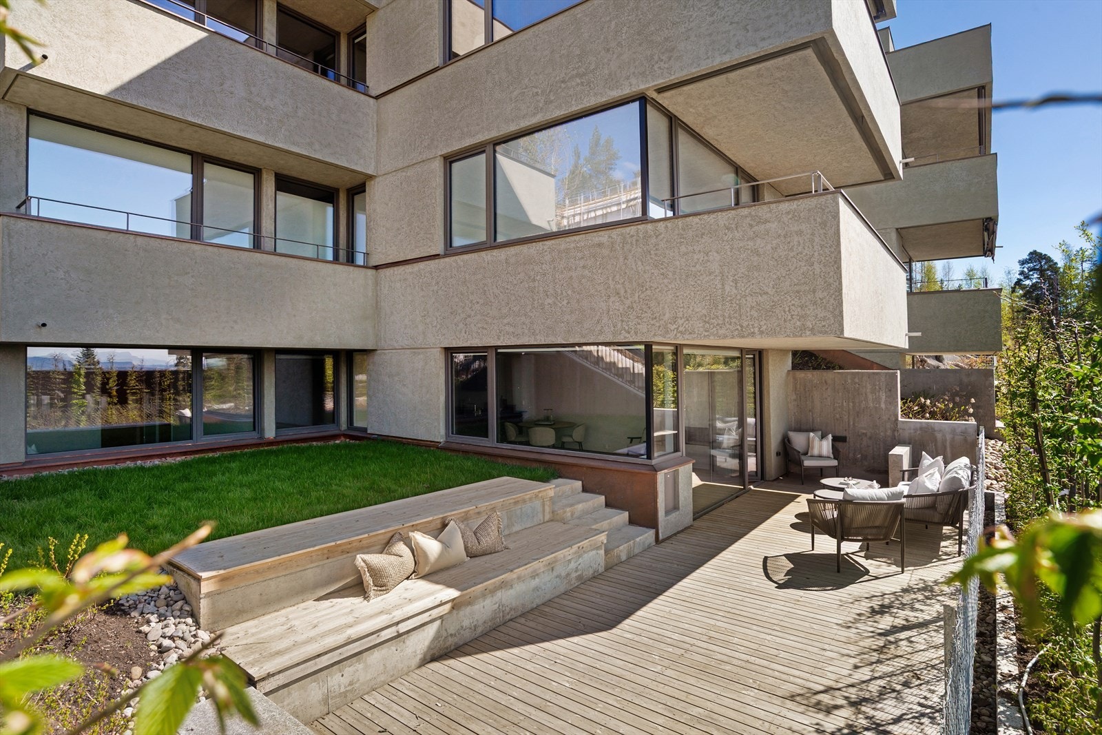 Stort uteområde med meget gode solforhold. Galleribilde