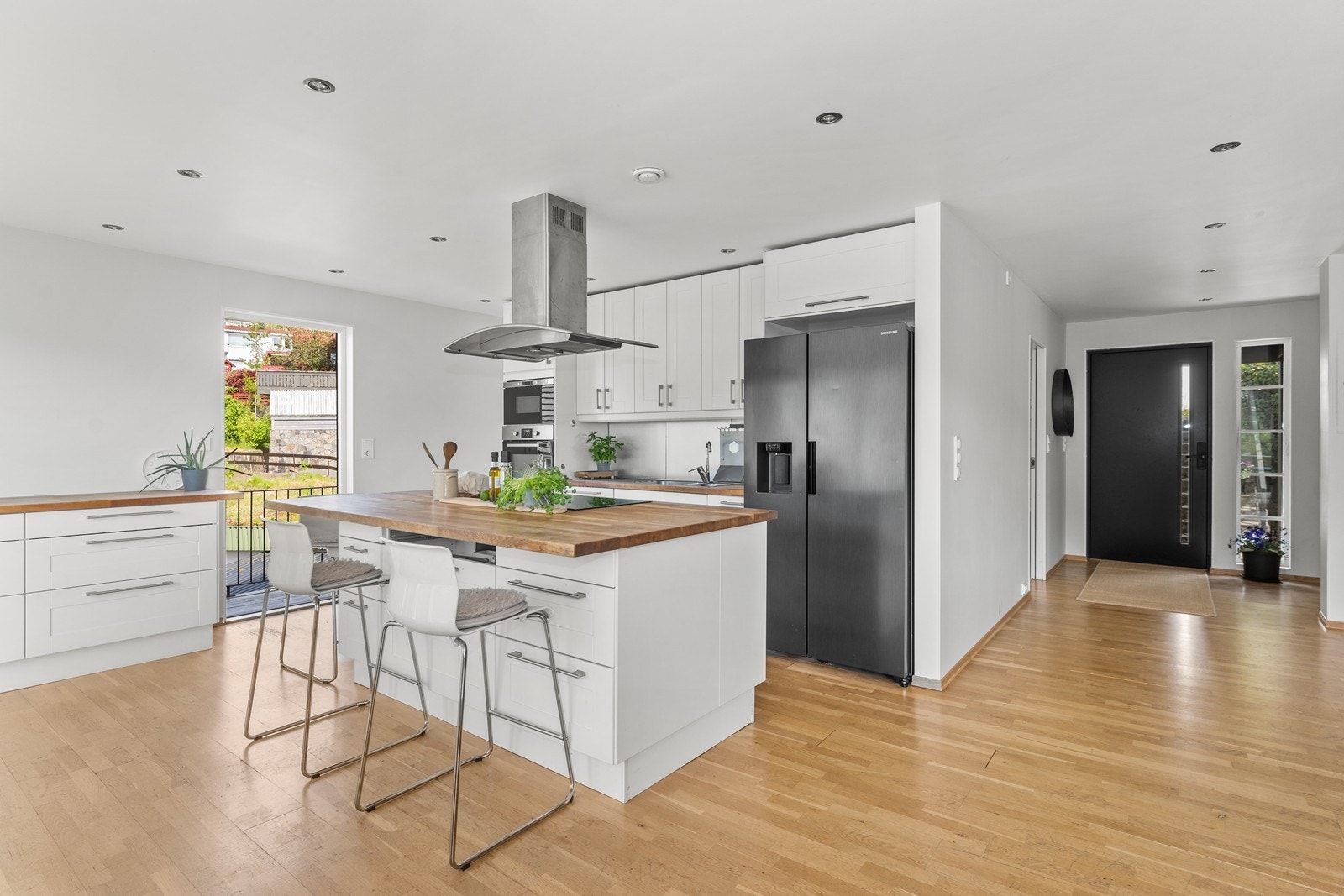 Fra kjøkken mot inngangsparti. Galleribilde