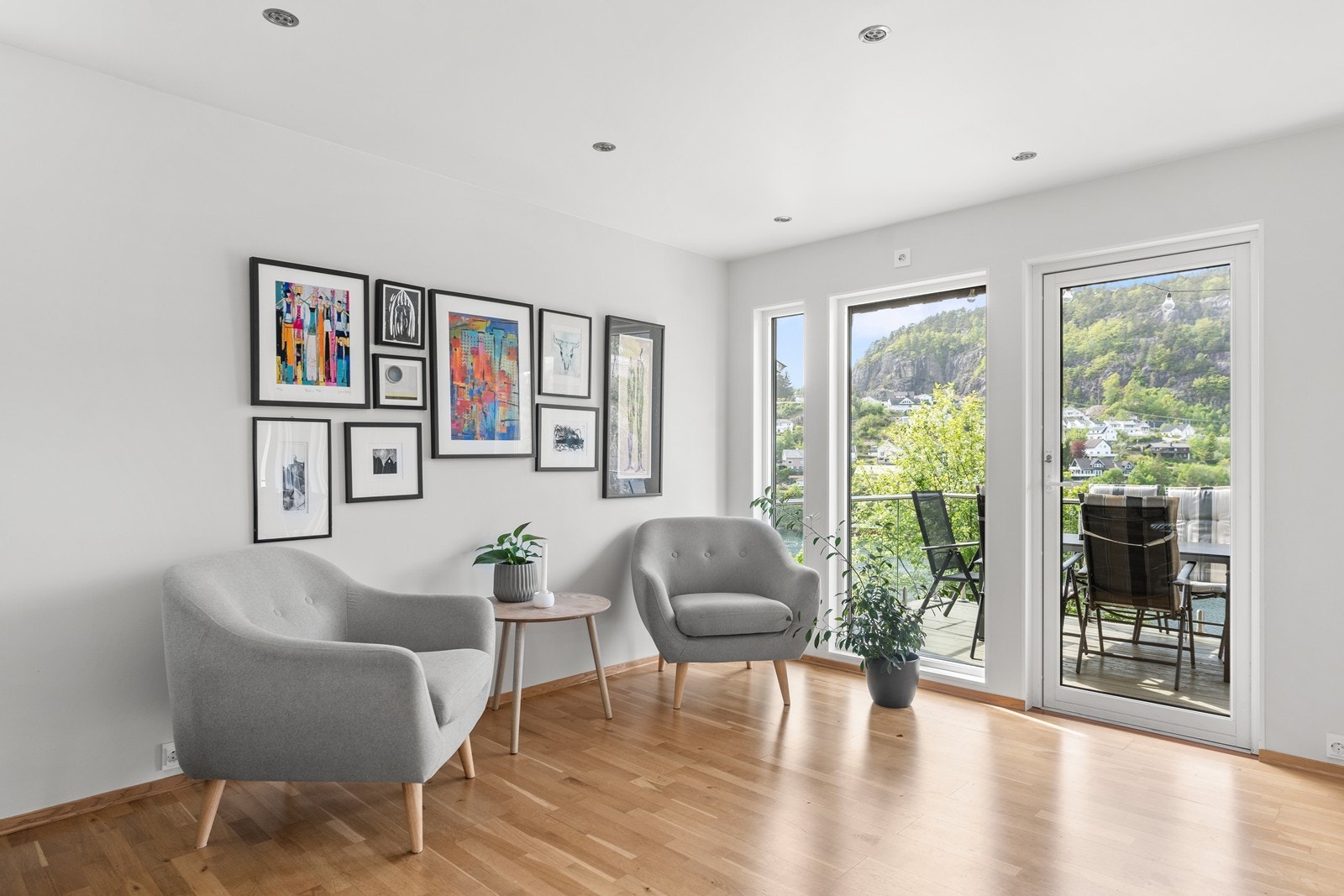 Utgang til altan fra stuen. Galleribilde