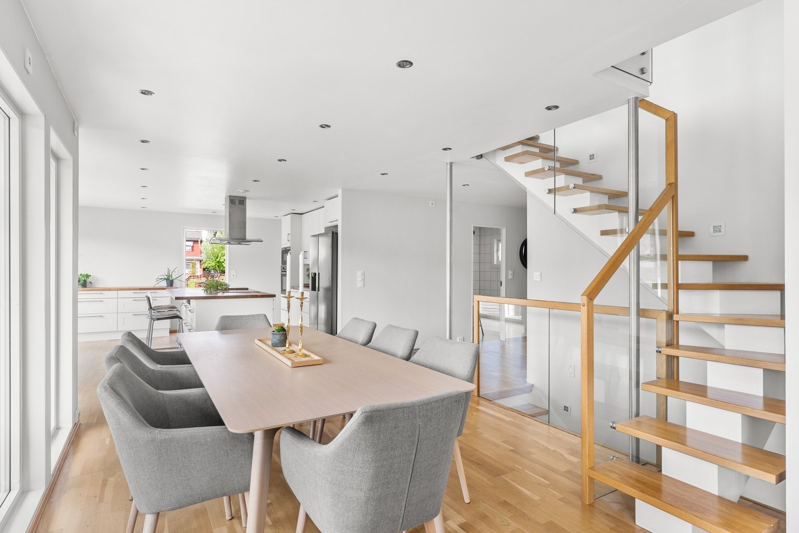 Trapp til loft og underetasje. Galleribilde