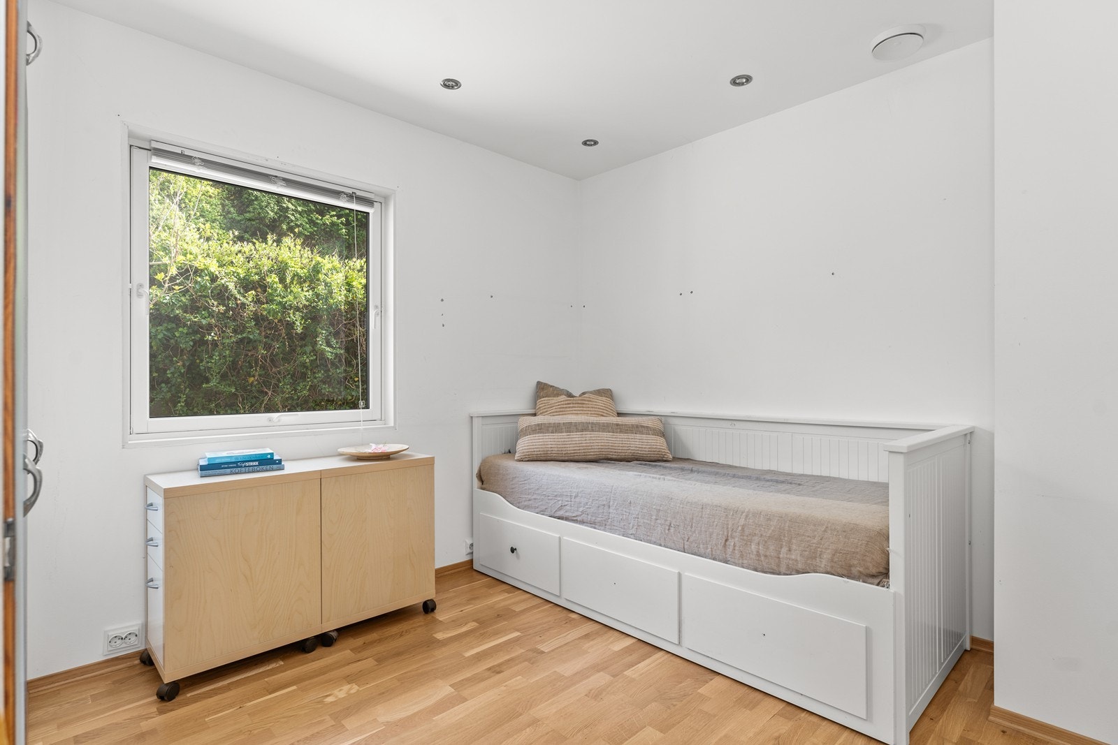 Soverom i hovedetasjen. Her har man alt på en flate. Galleribilde