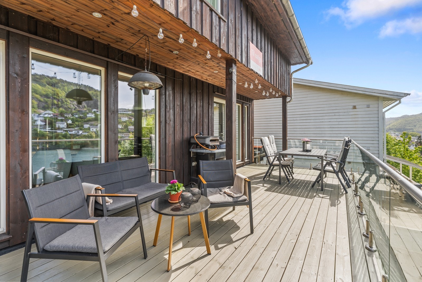 Godt takutstikk som gir litt ly for regn. Galleribilde